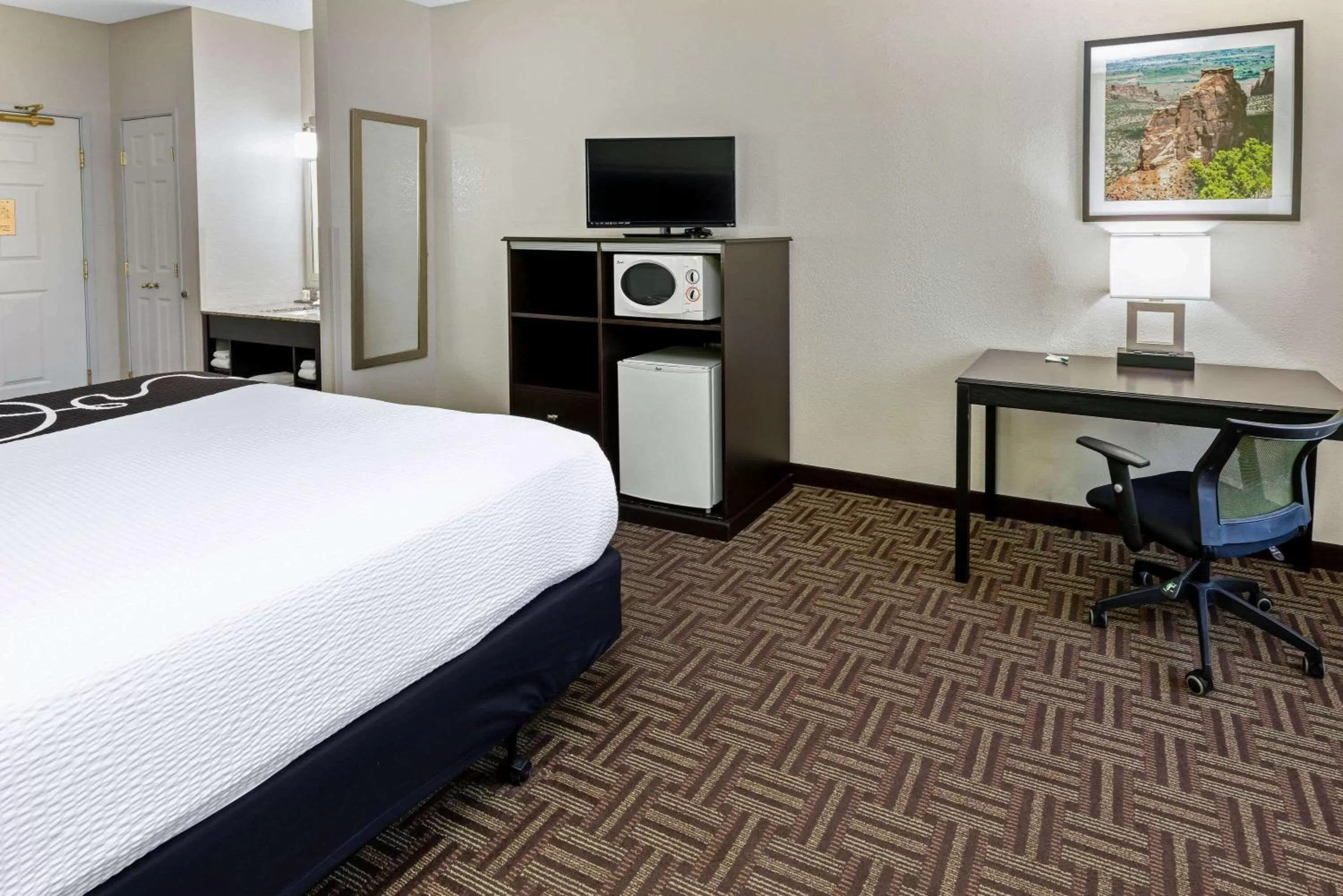 Photo of the whole room, Bed in La Quinta by Wyndham Fruita