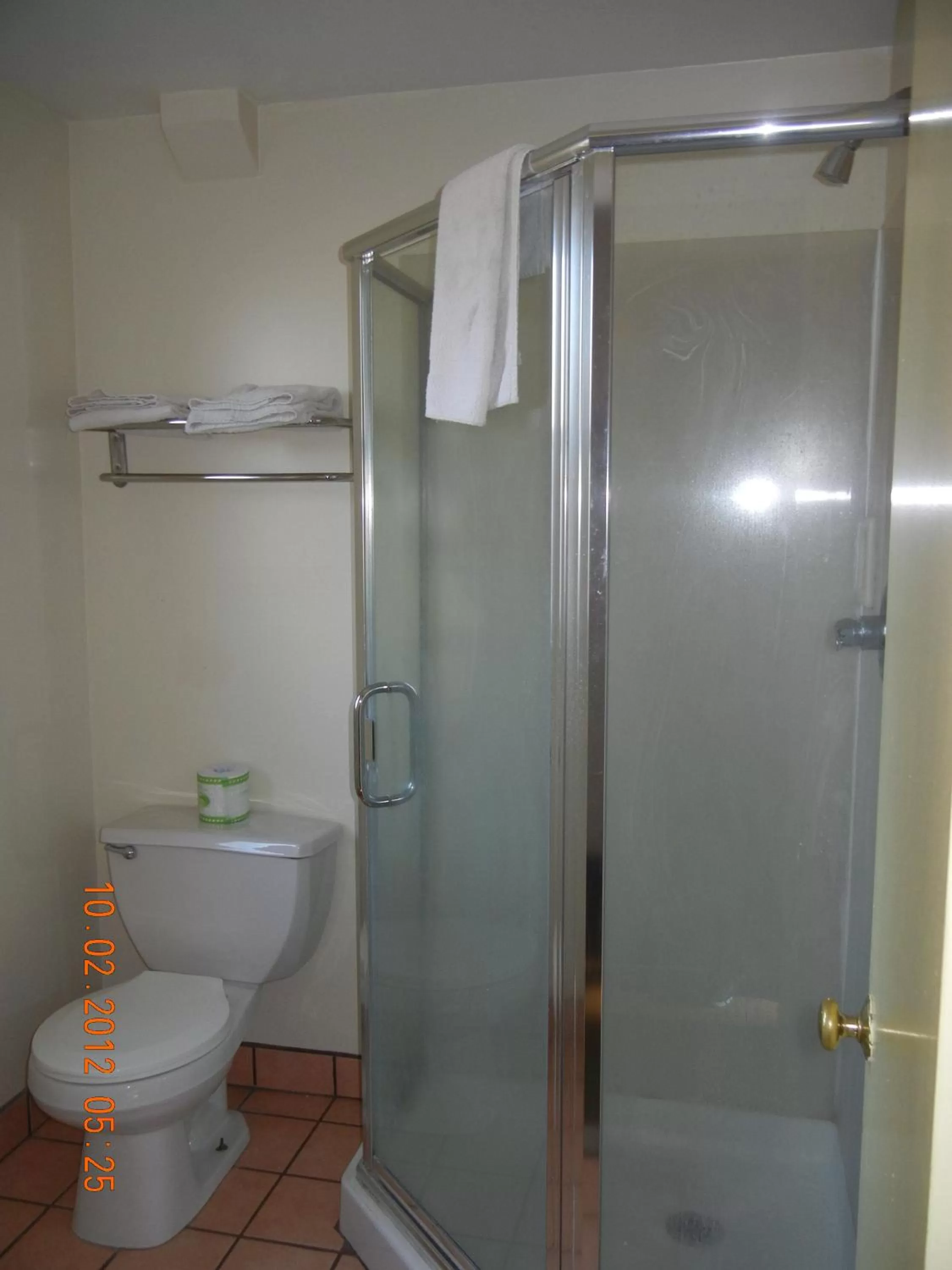 Bathroom in Beverly Lodge