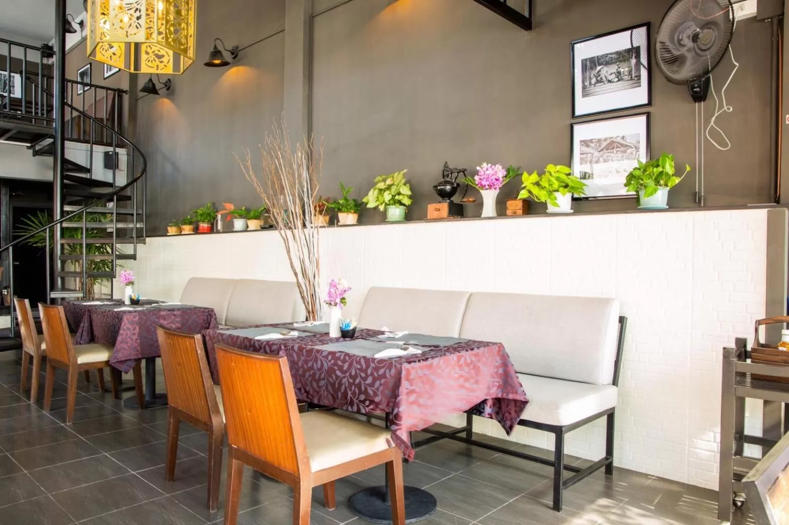 Restaurant/places to eat in THE BEACH CHA AM Suites