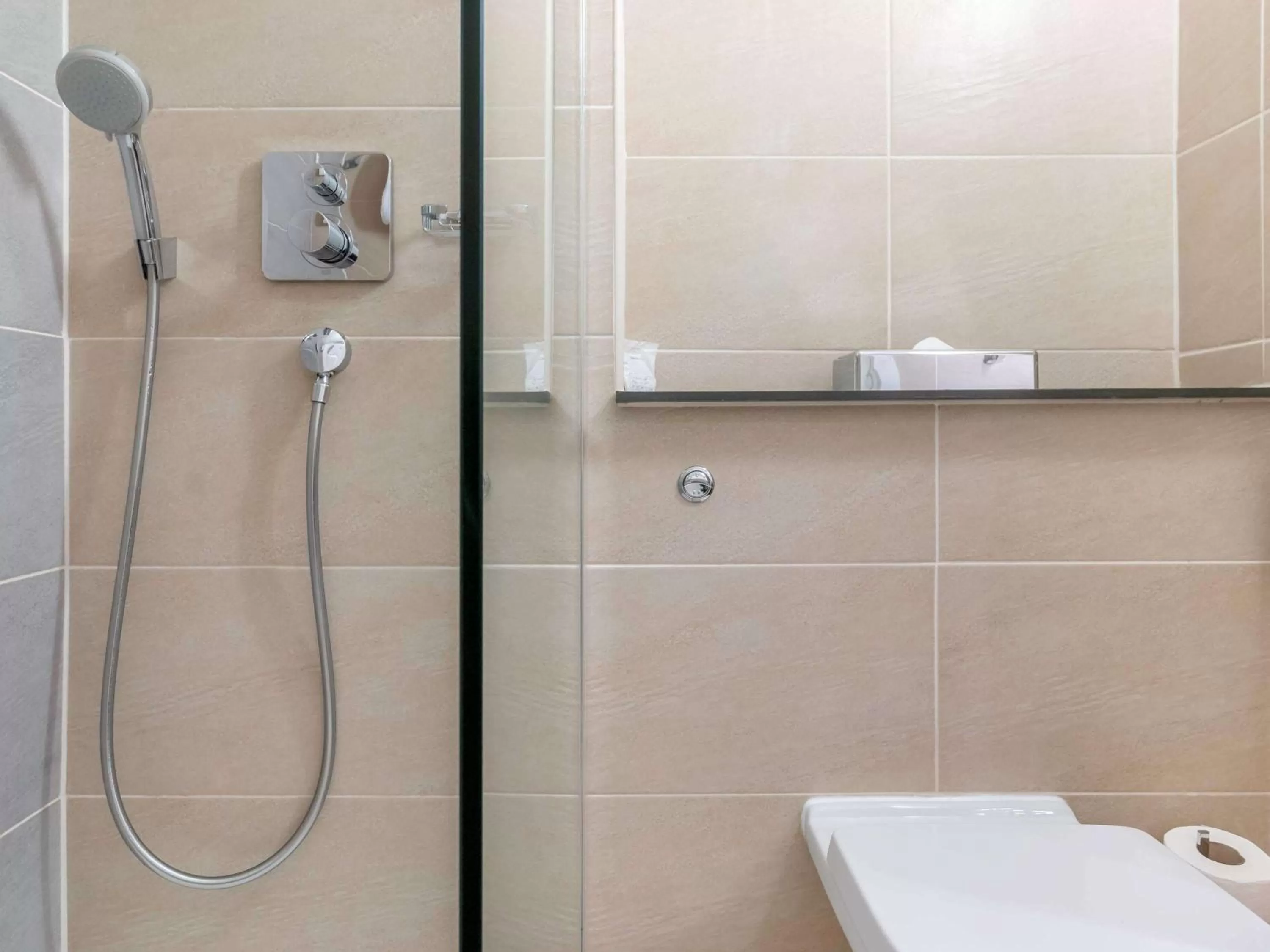 Photo of the whole room in Garner Hotel Preston Samlesbury by IHG