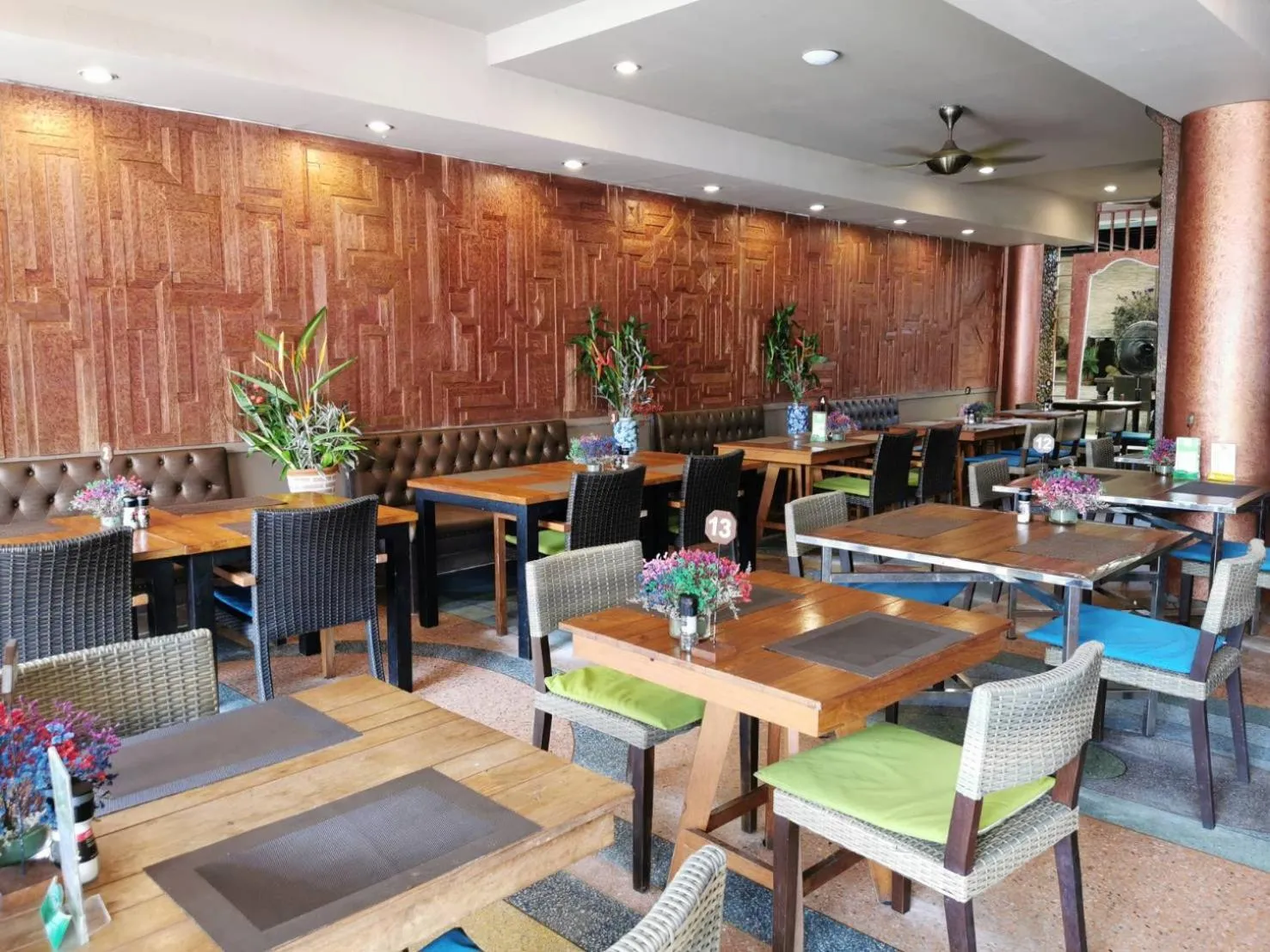 Restaurant/places to eat in ON Hotel Phuket - SHA