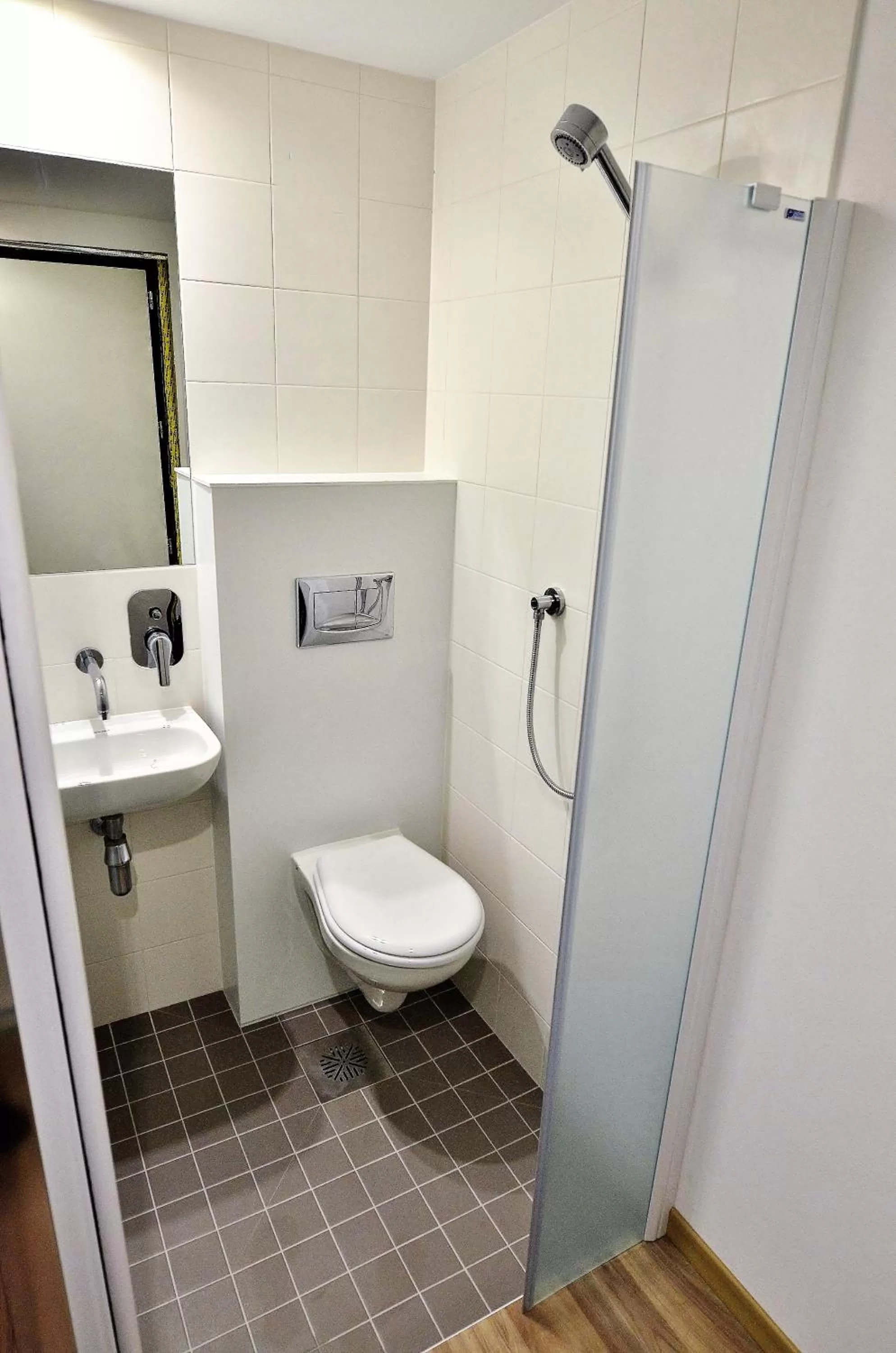 Shower in Eklo Hotels Le Mans