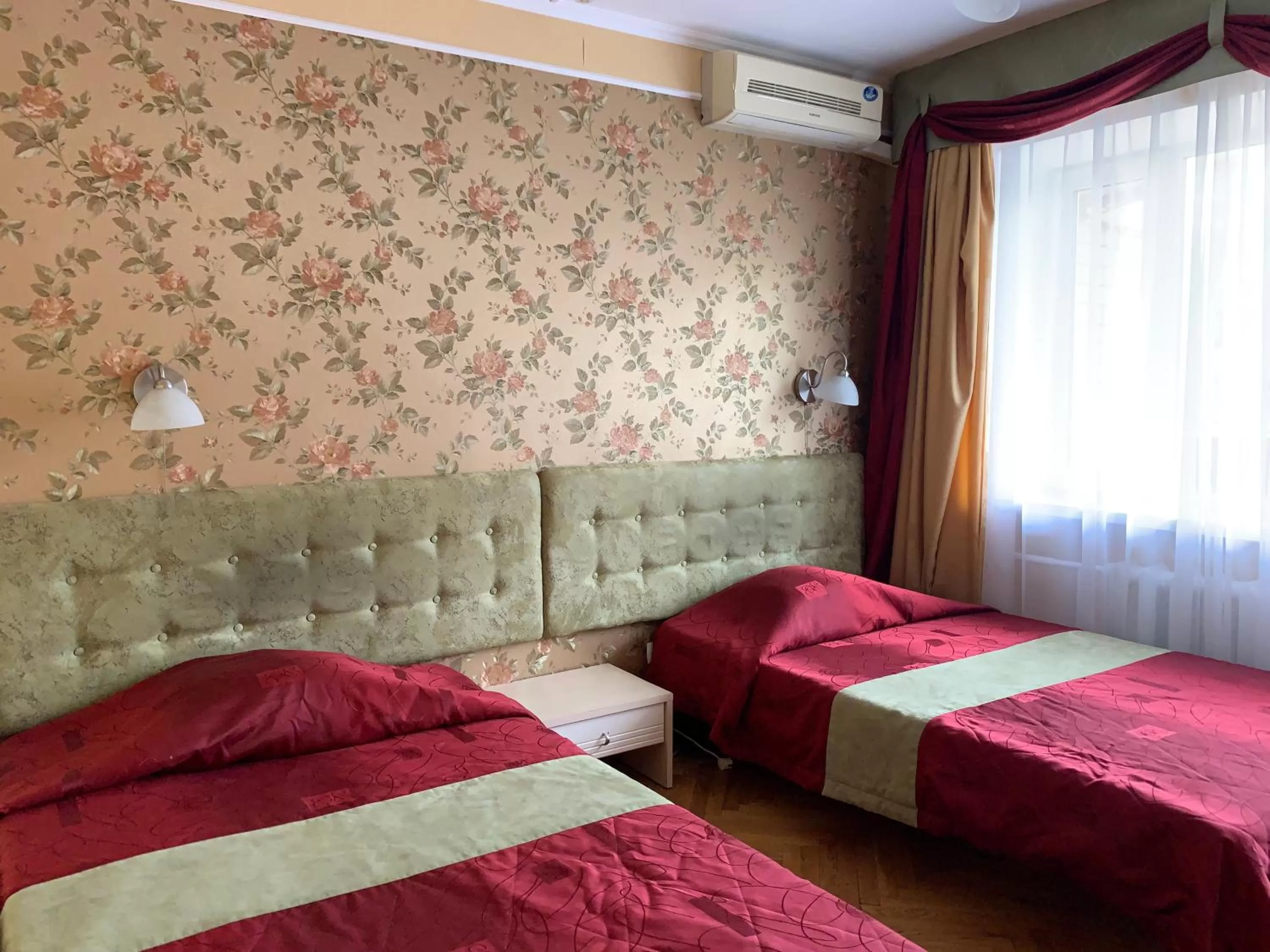 Bed in Hotel Prydesnyansky