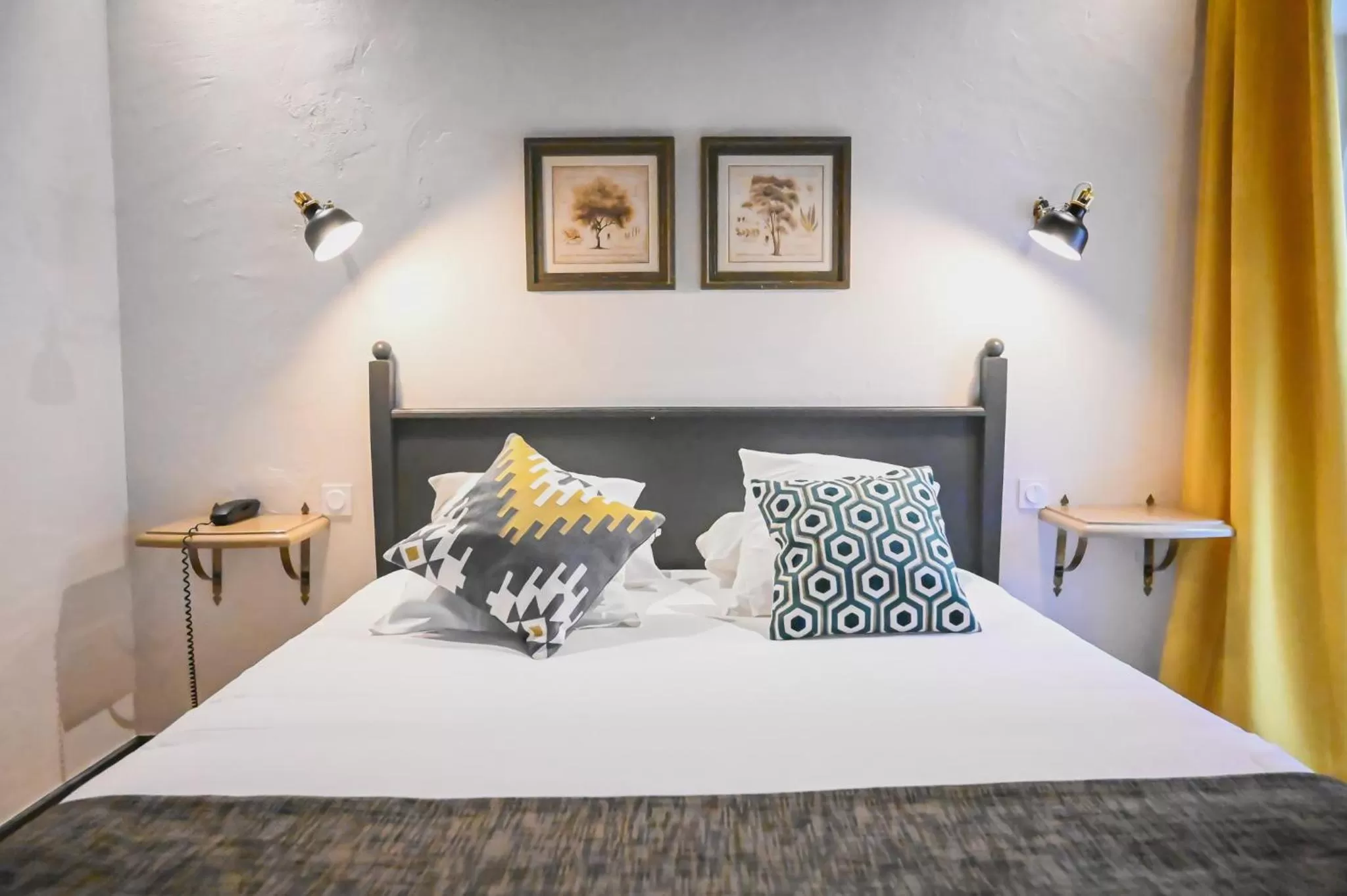 Bed in Hotel Athanor Centre