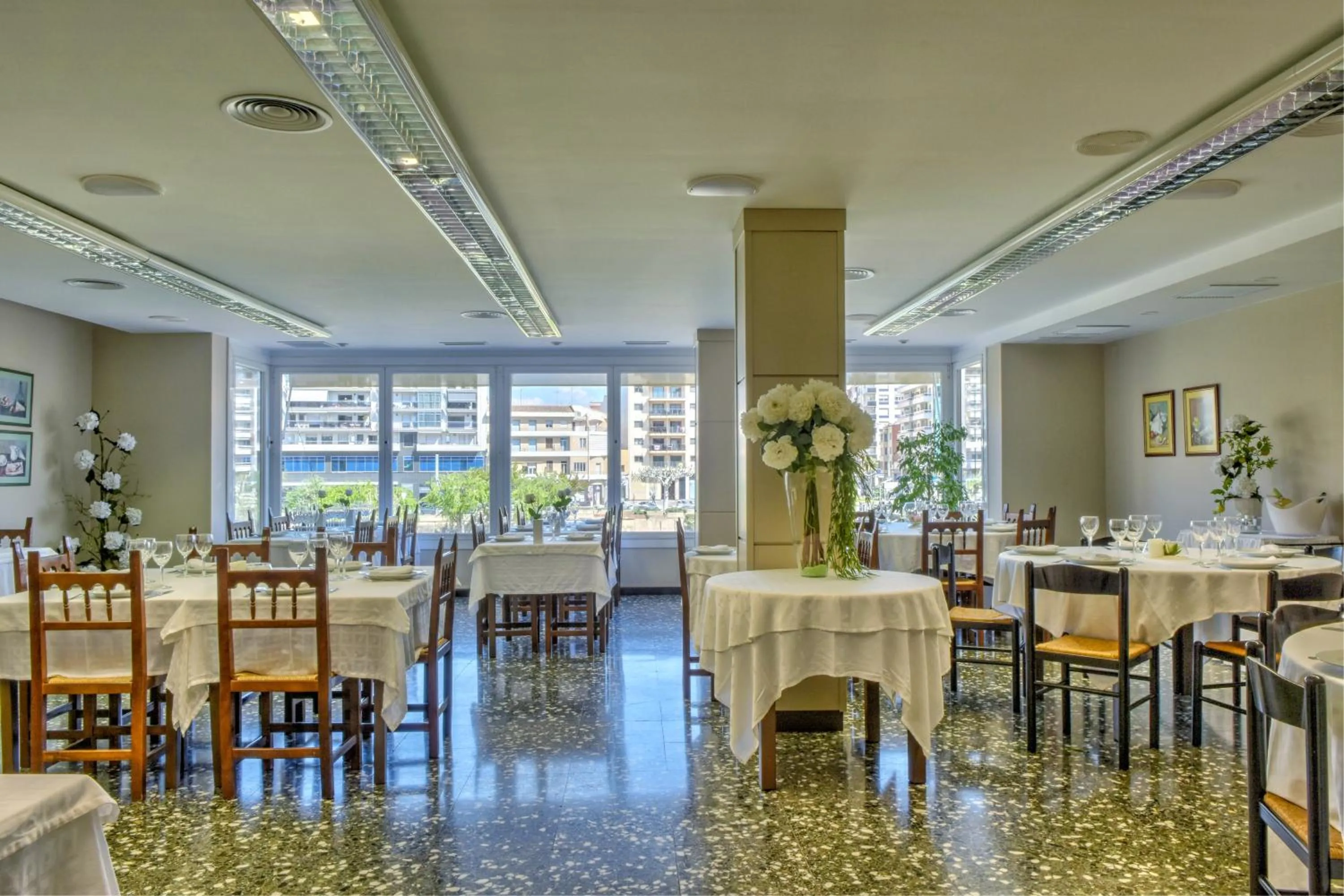 Restaurant/places to eat in Hotel Balaguer