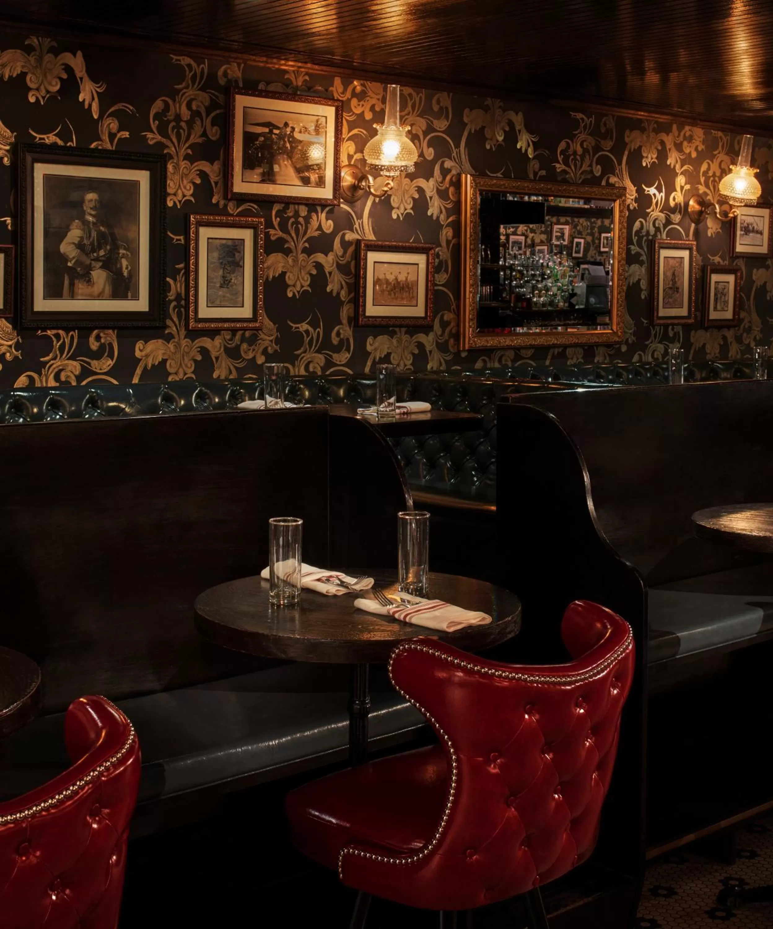 Restaurant/places to eat in Refinery Hotel - New York