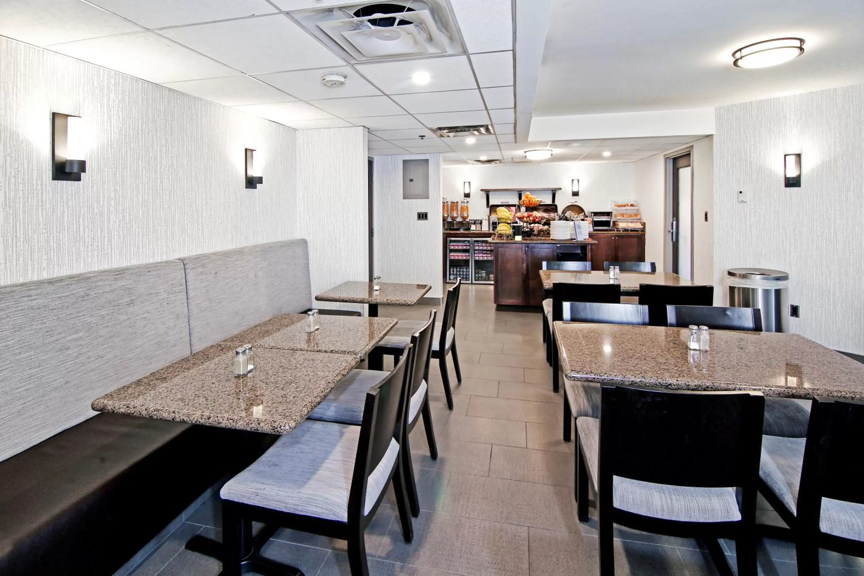 Restaurant/places to eat in Best Western Plus Banff International Lodge