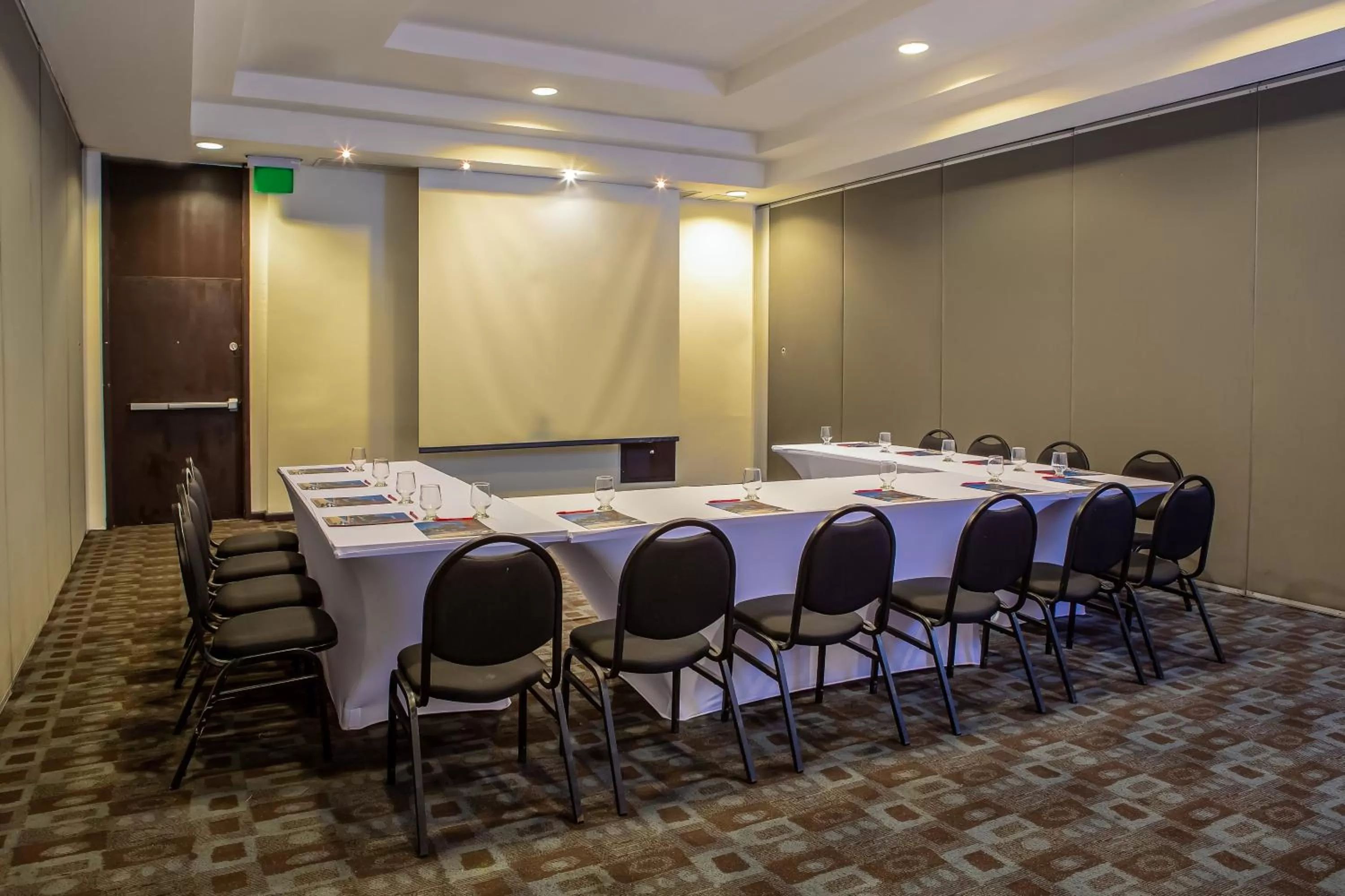 Meeting/conference room in Fiesta Inn Tampico