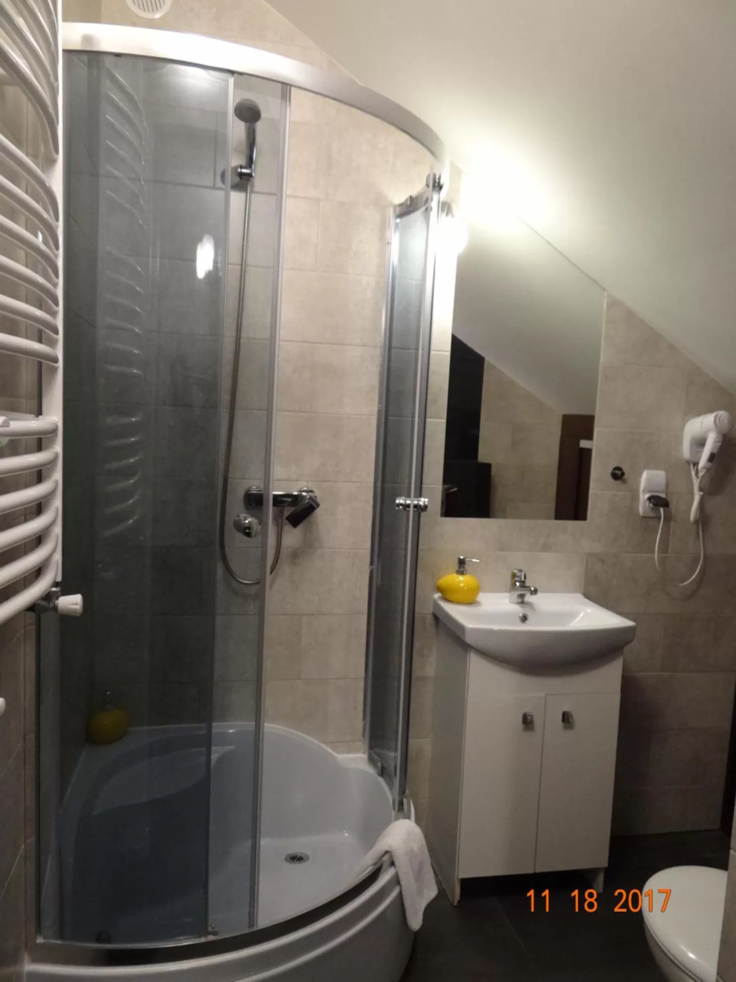 Photo of the whole room in "Arkadia"