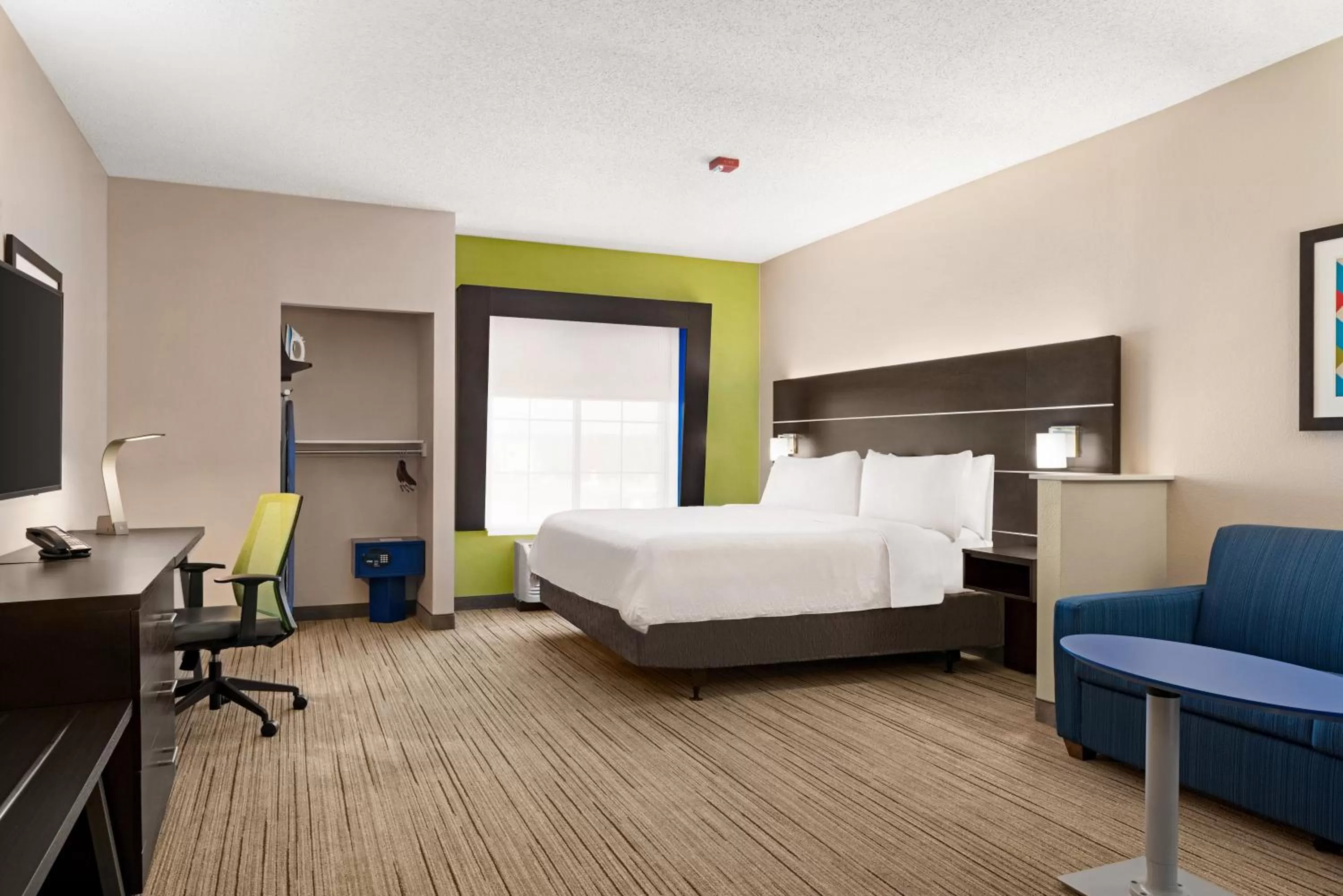Photo of the whole room, Bed in Holiday Inn Express Hotel & Suites McAlester by IHG
