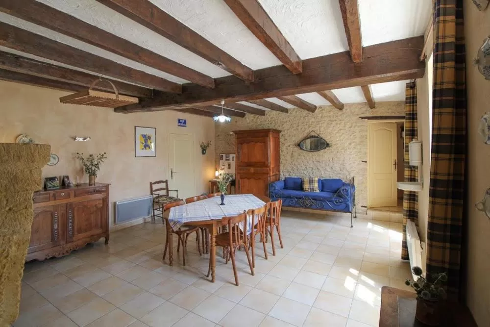 Dining area in La Jariette