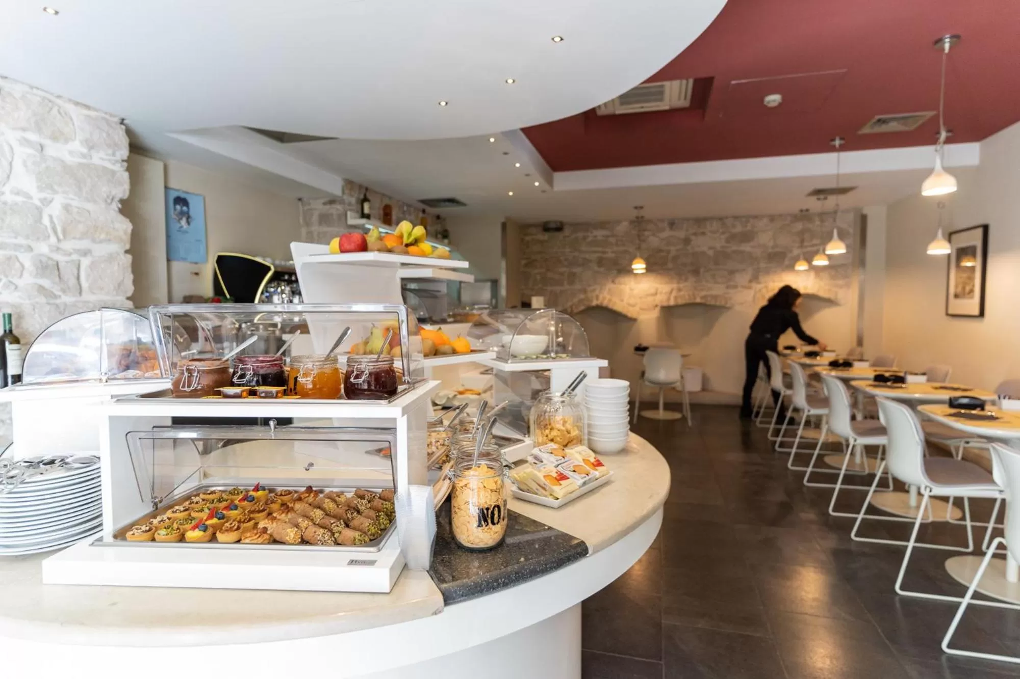 Restaurant/places to eat in El Homs Palace Hotel