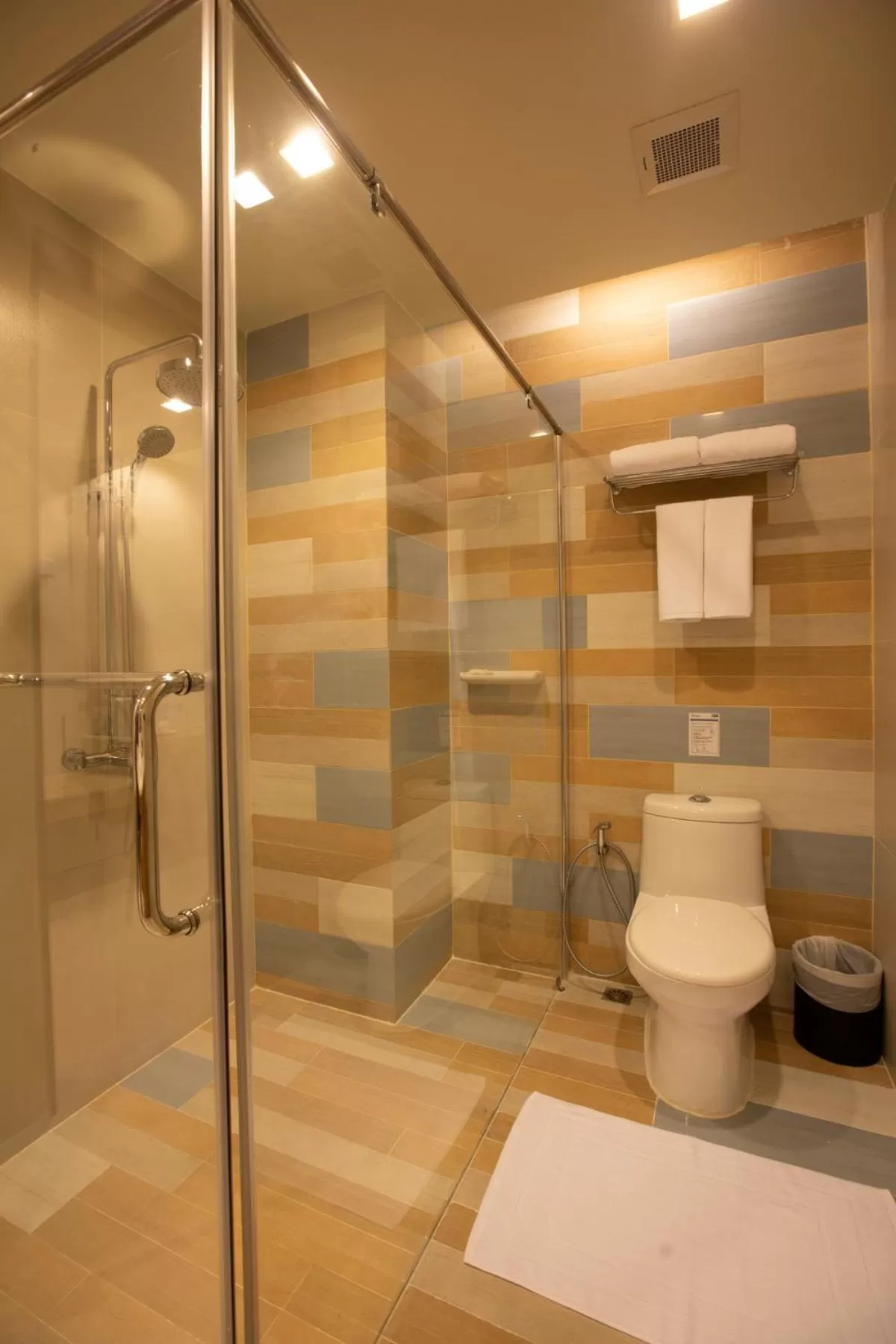 Toilet in Holiday Ao Nang Beach Resort, Krabi