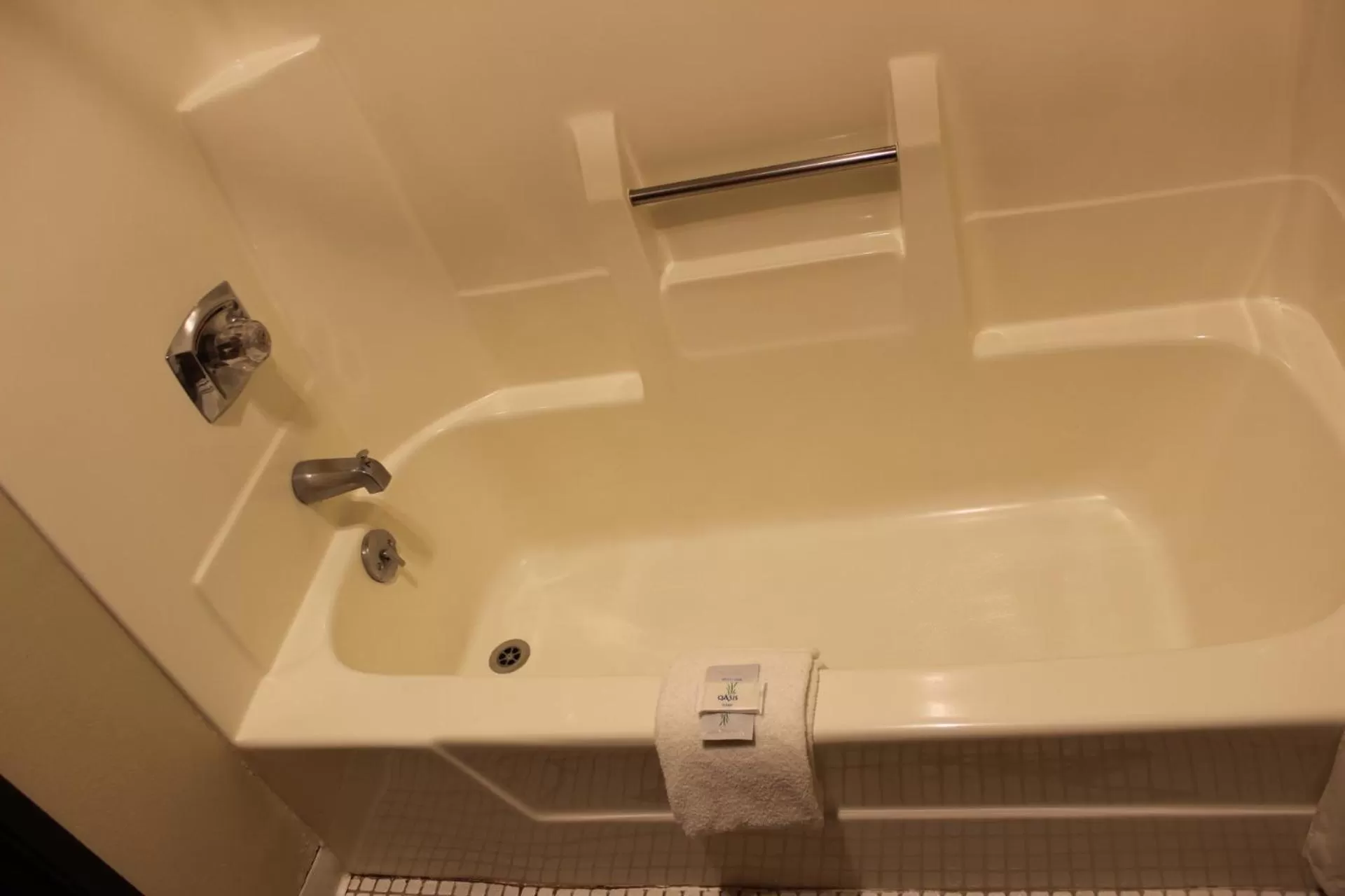 Bath in Woodland Inn & Suites