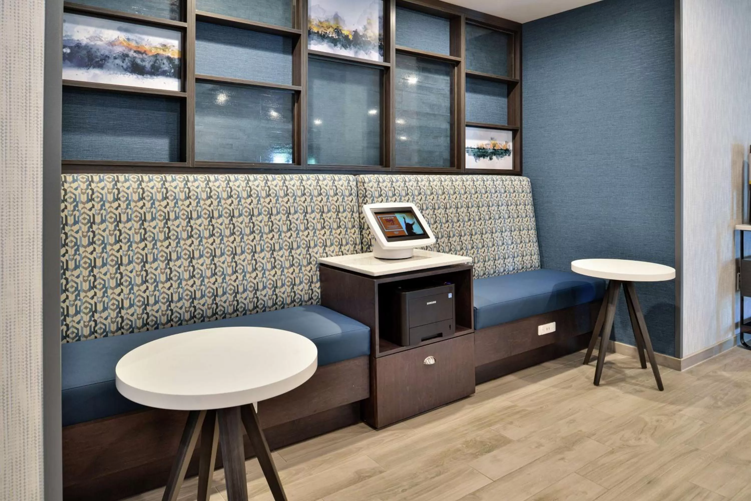 Lobby or reception in Hampton Inn Cedar Falls Downtown, Ia