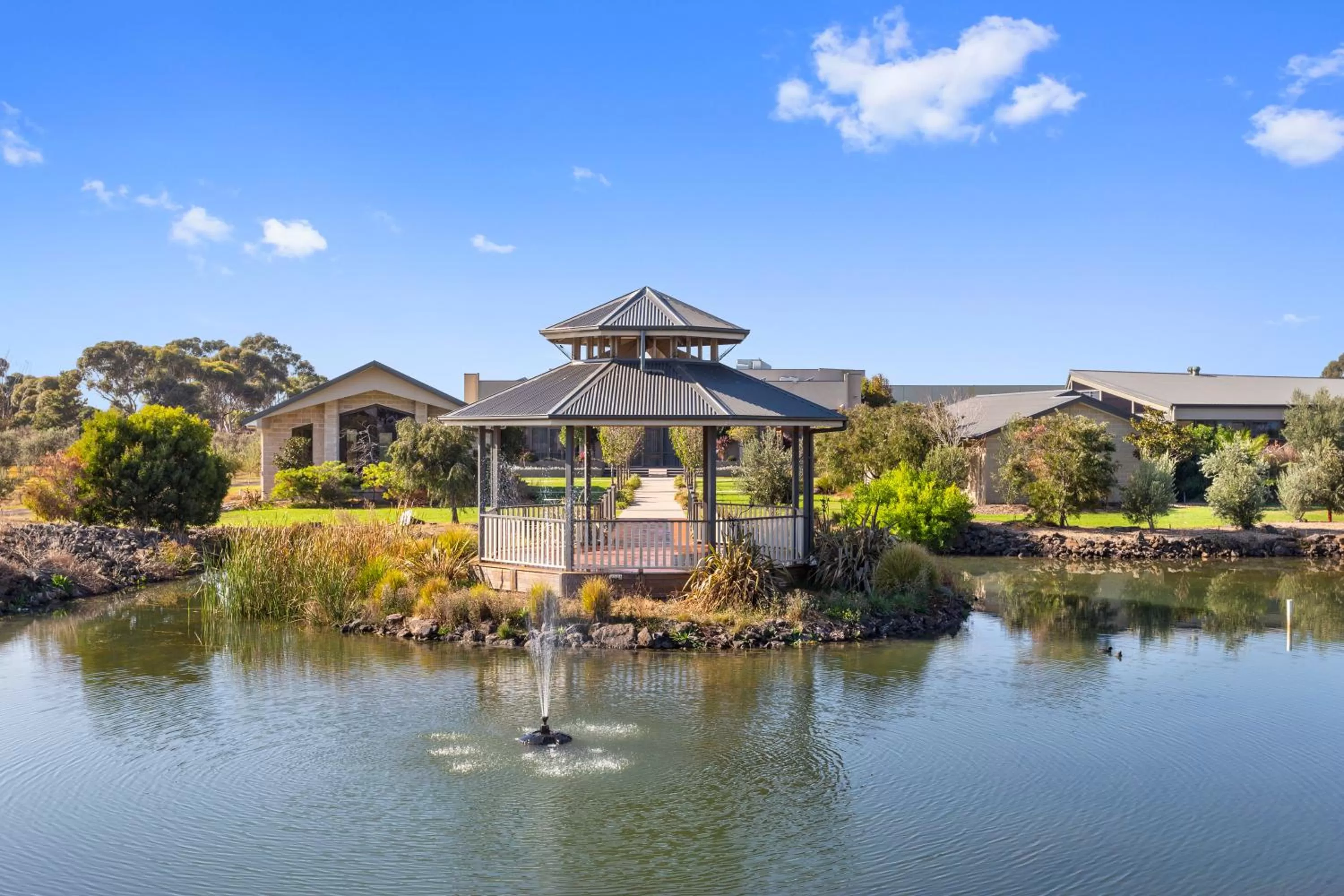 Lake view in Quality Hotel Point Cook