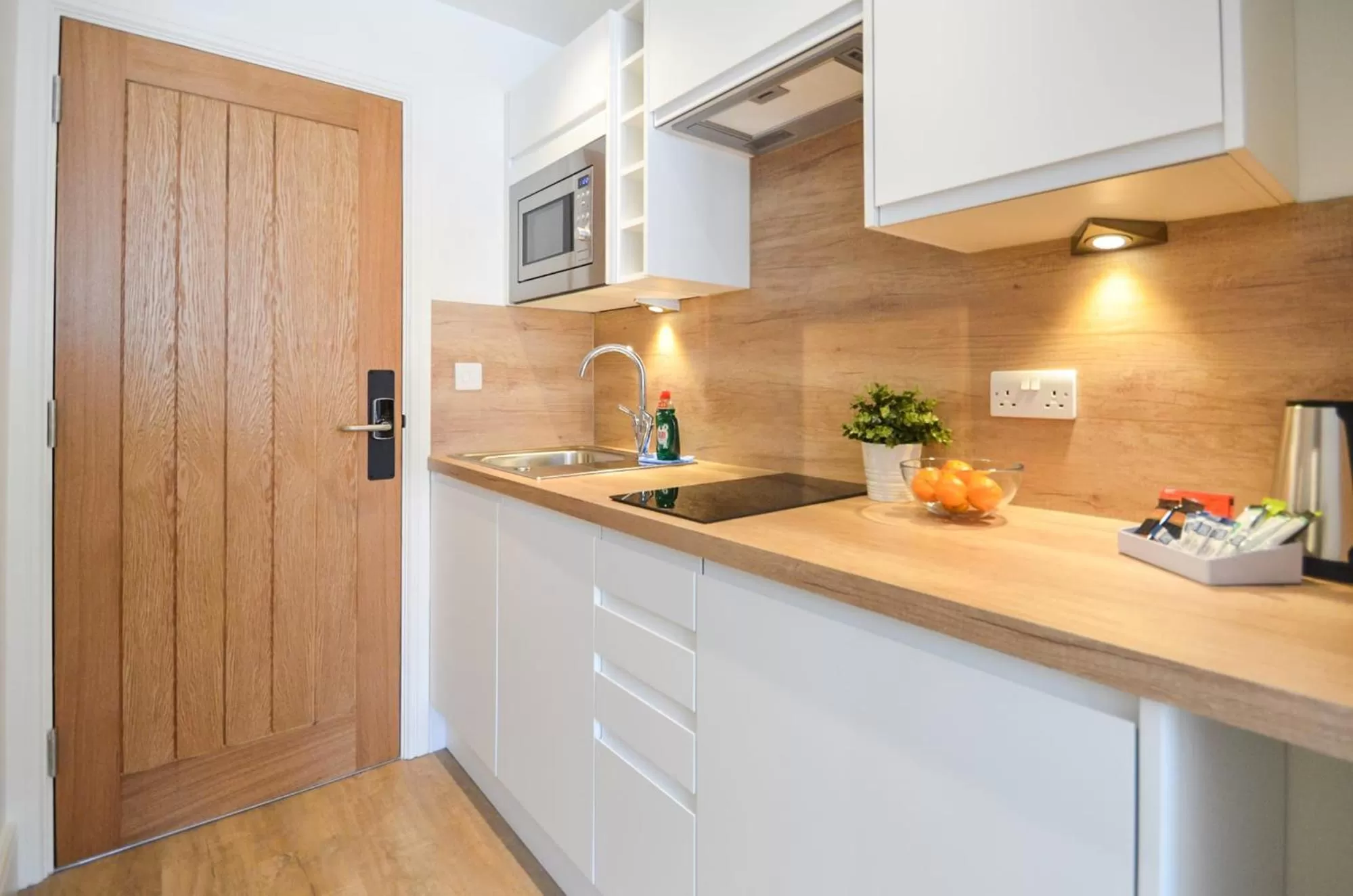 Kitchen or kitchenette, Kitchen/Kitchenette in The Birchover Residences Trent Bridge