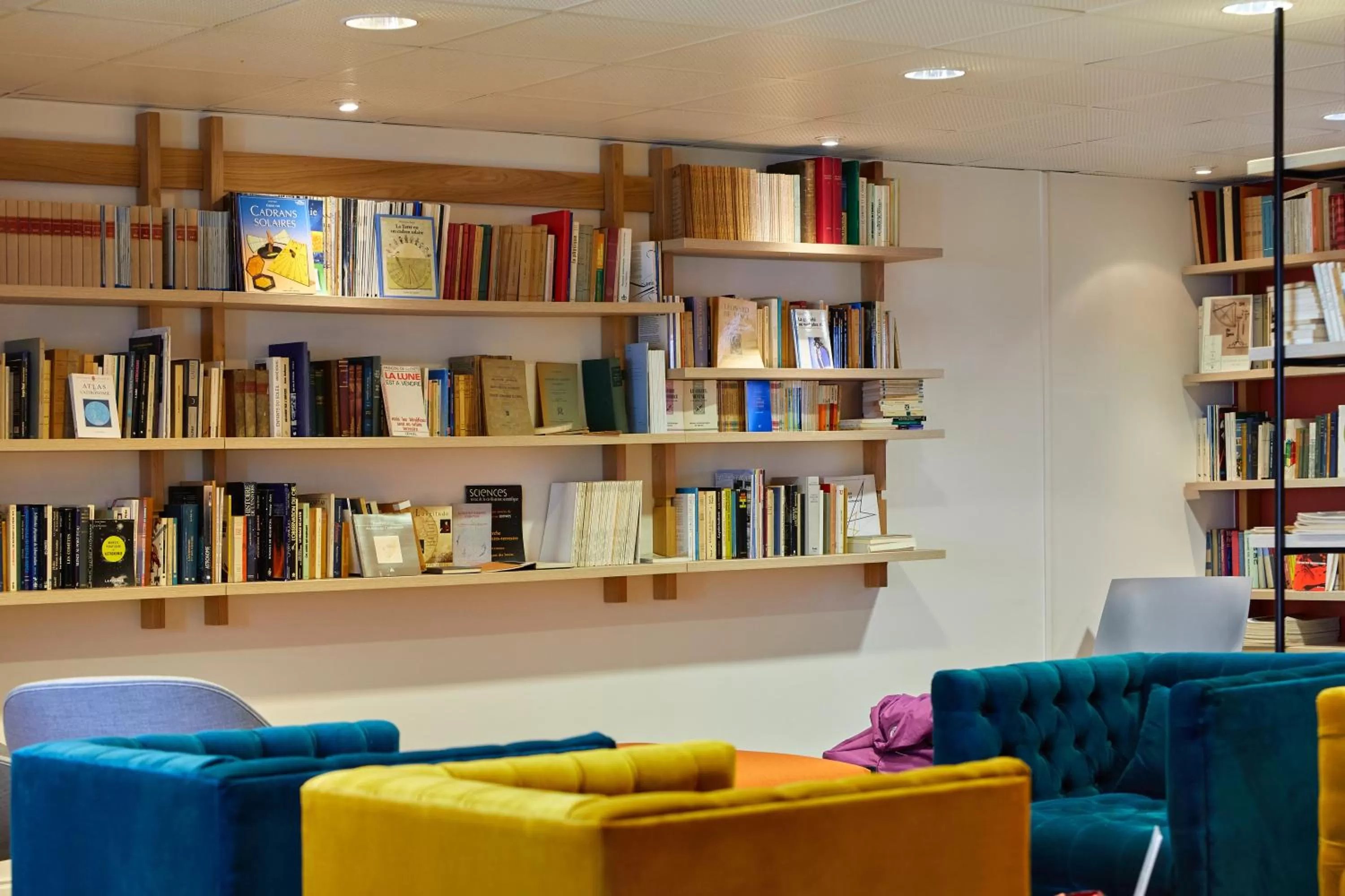 Library in ibis La Roche Sur Yon Vendespace