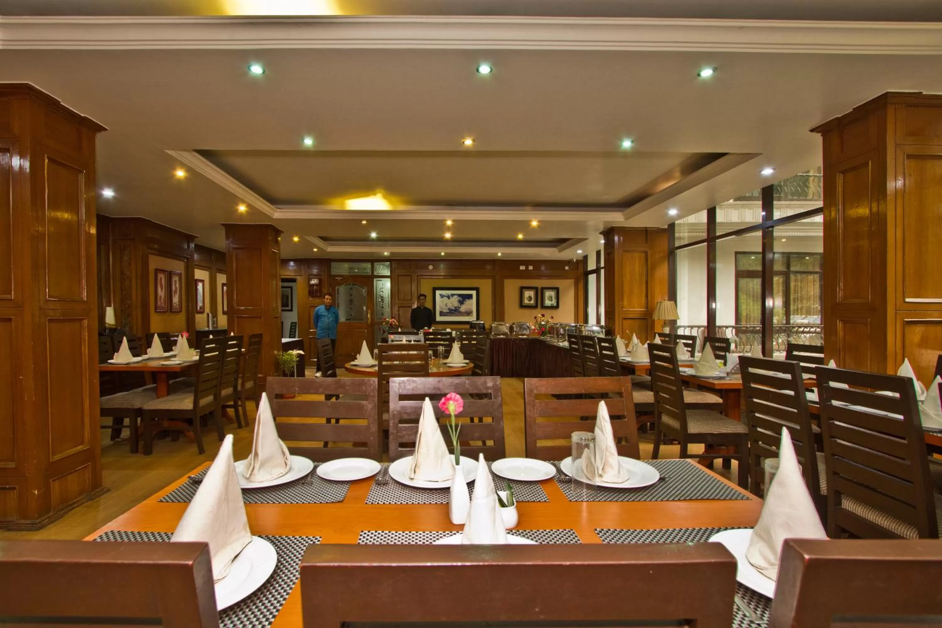 Restaurant/places to eat in Hotel Broadways Inn