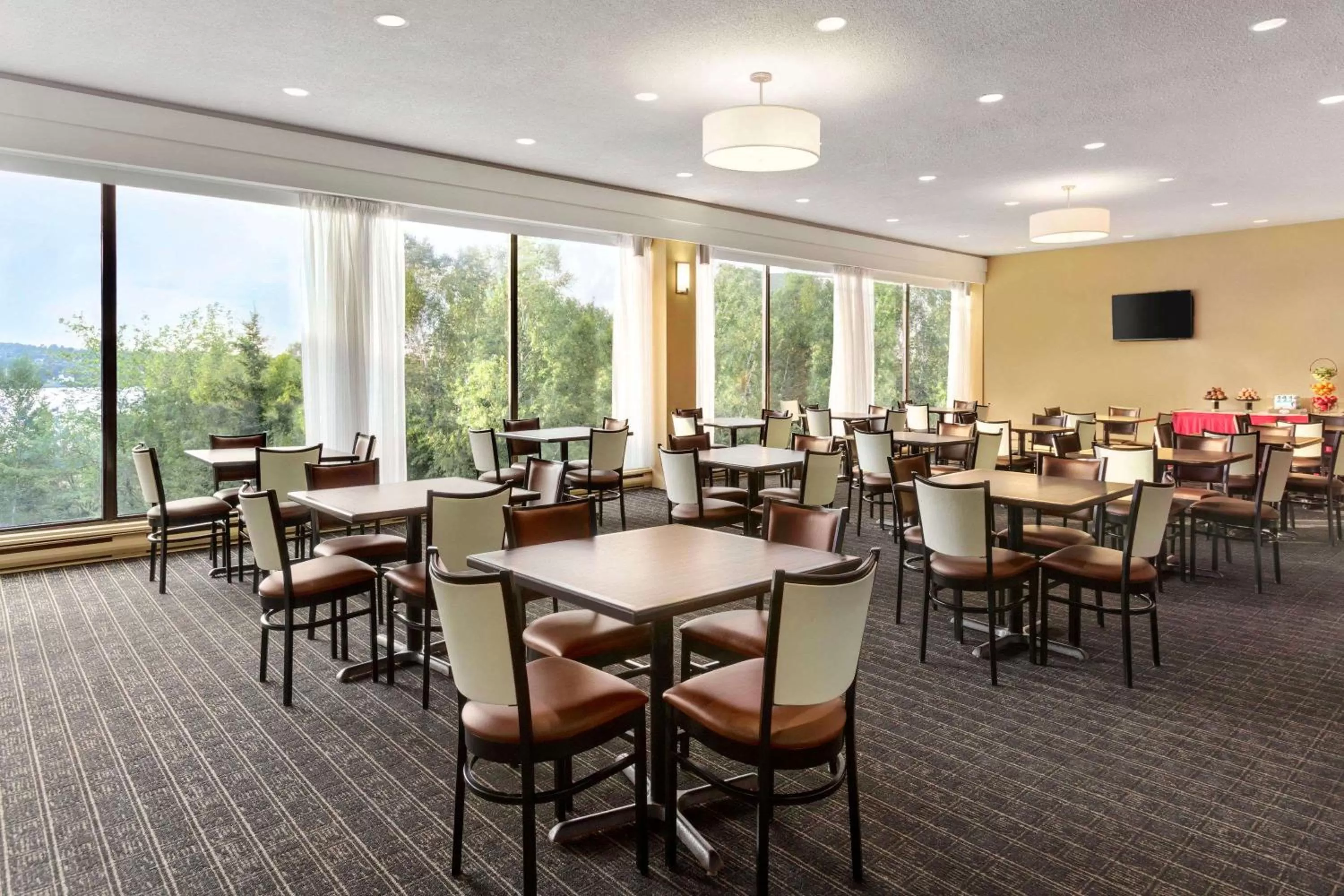 Restaurant/places to eat in Travelodge by Wyndham Sydney