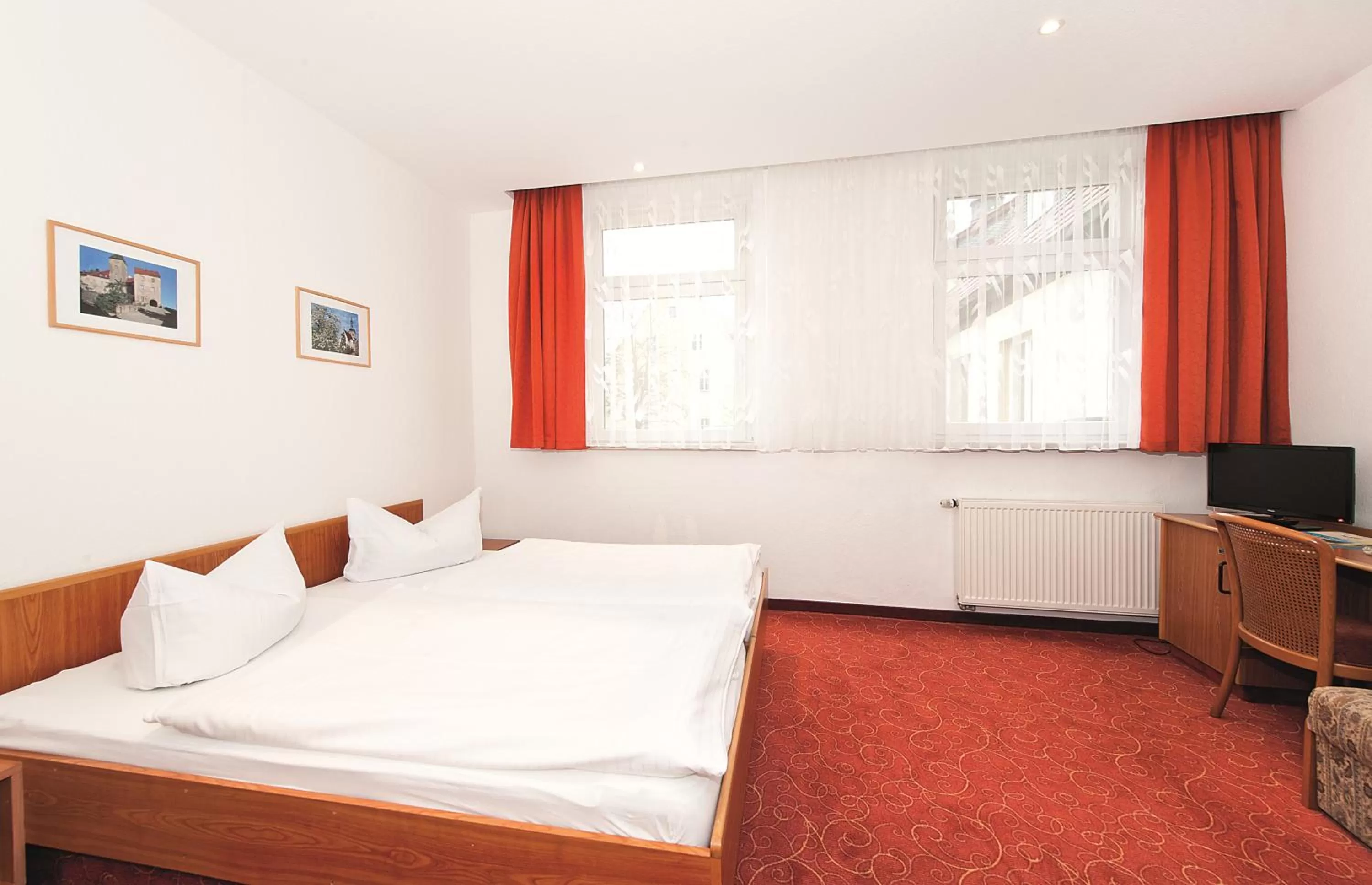 Bed in Hotel Zur Post