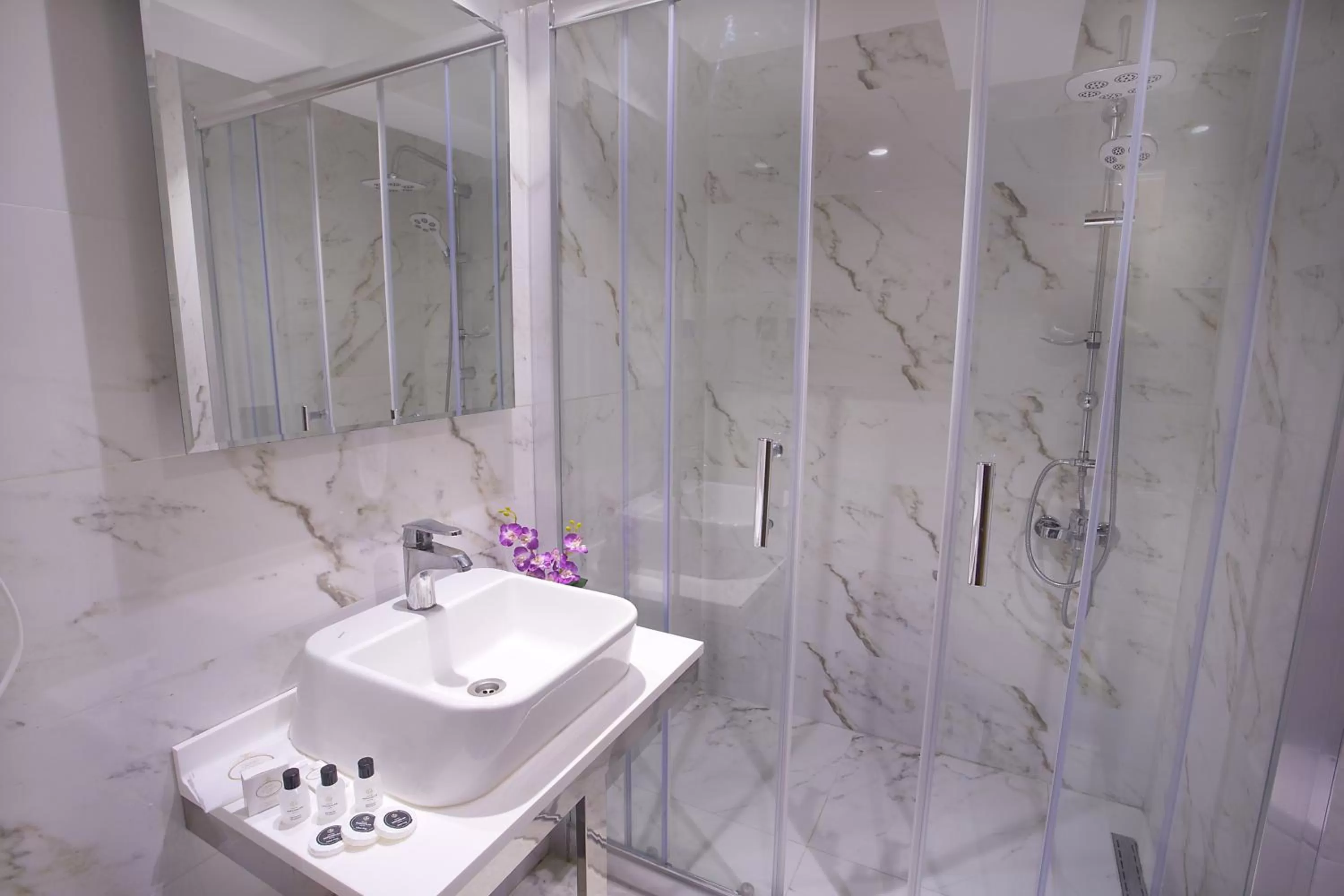 Bathroom in Grand Sagcanlar Hotel