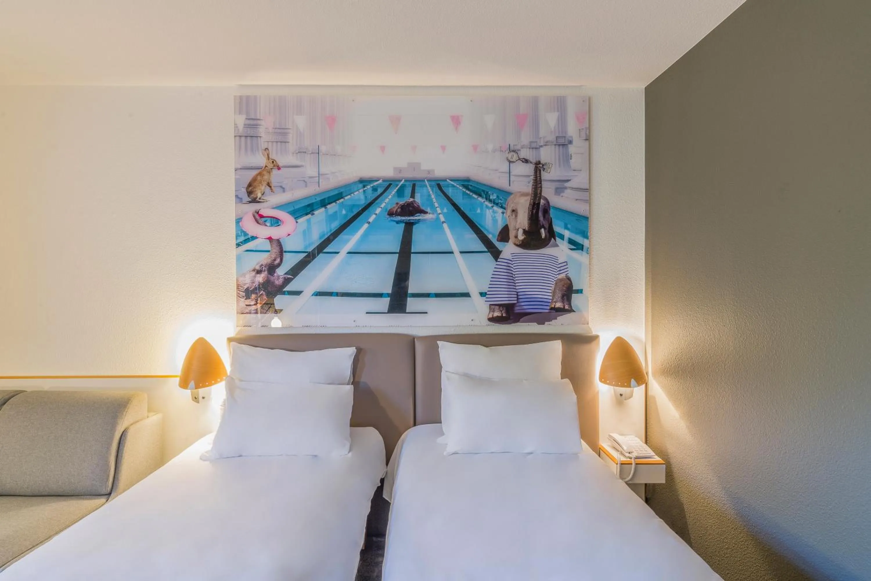 Bed in Novotel Paris Créteil Le Lac