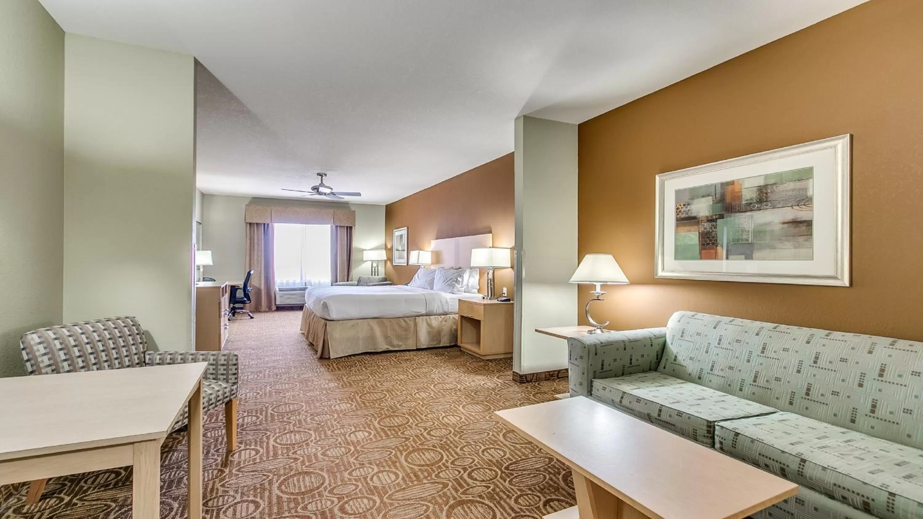 Photo of the whole room, Bed in Holiday Inn Express & Suites Lubbock Southwest – Wolfforth by IHG