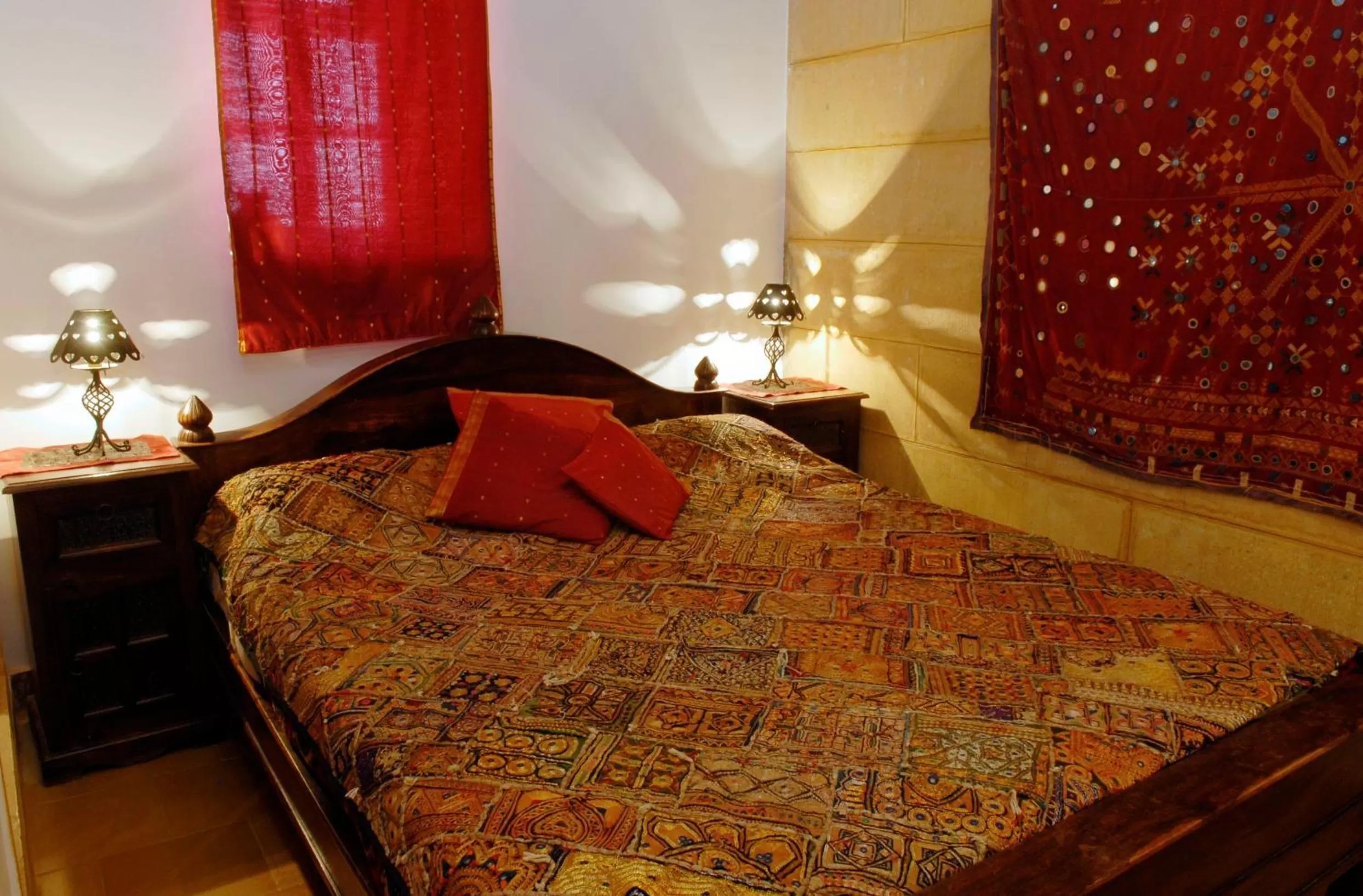 Photo of the whole room, Bed in Killa Bhawan