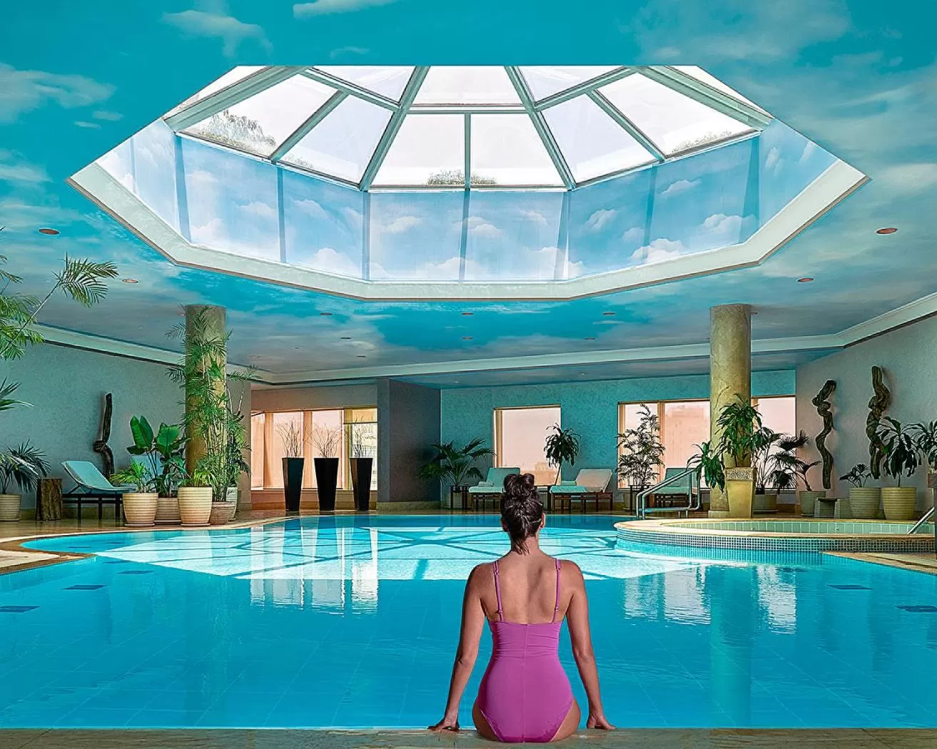 Swimming pool in Four Seasons Hotel Cairo at Nile Plaza