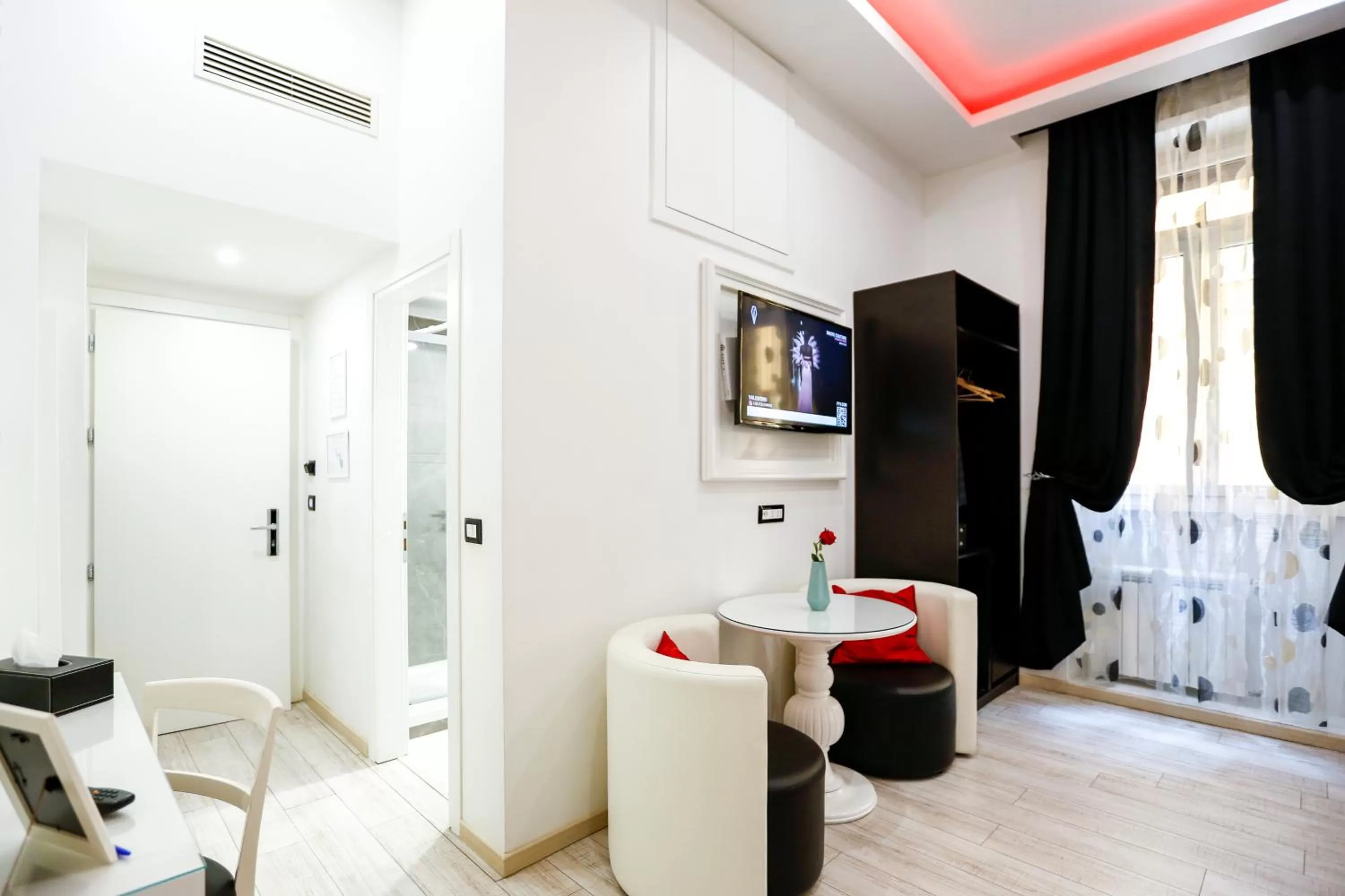 TV and multimedia in Escape Luxury Suite - CA Domus Collection