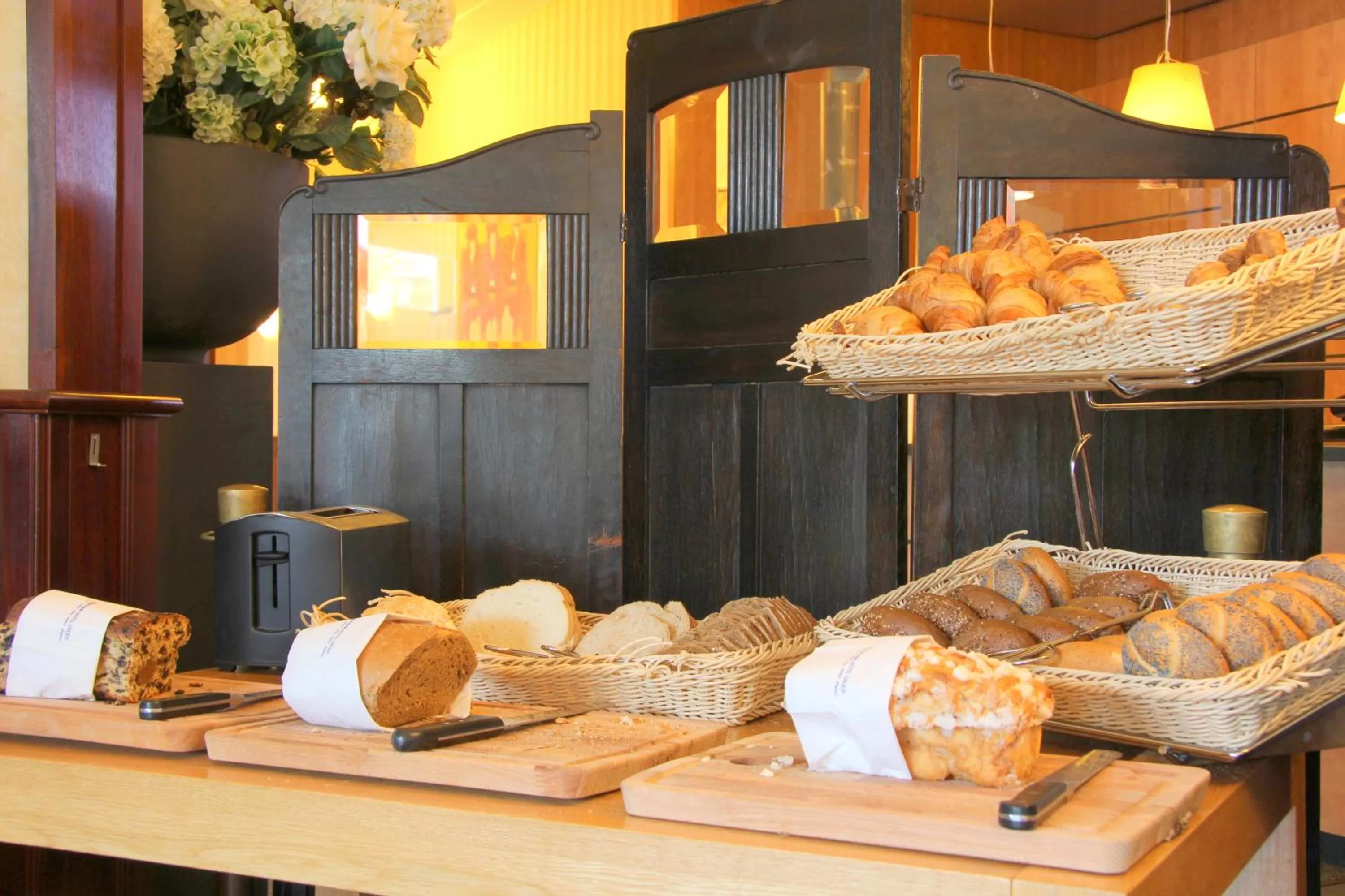 Buffet breakfast in Bastion Hotel Vlaardingen