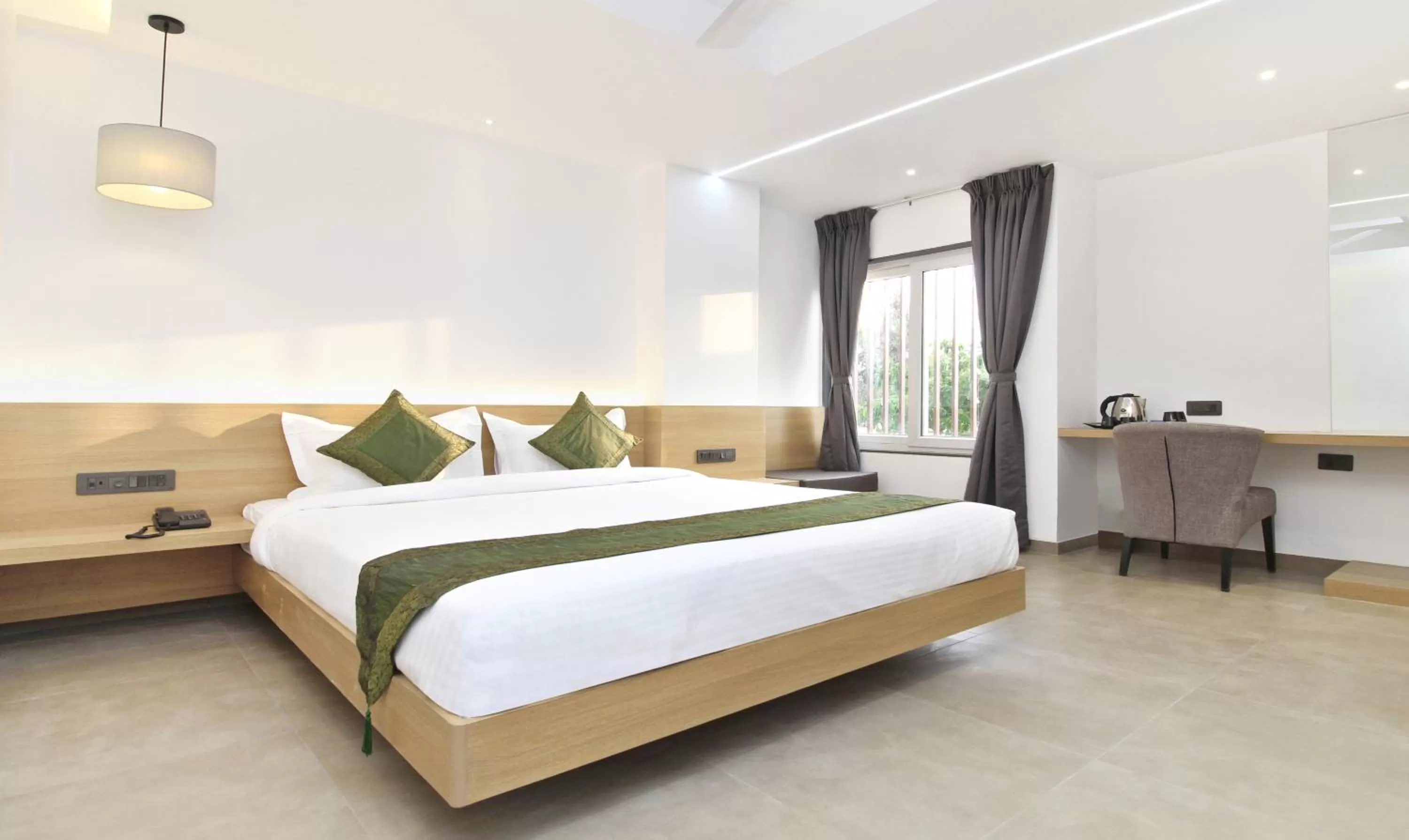 Bed in Treebo City Inn, Satara