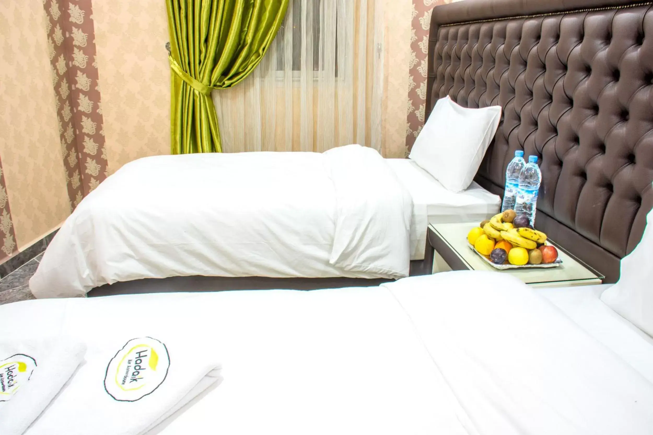 Twin Room in Hôtel Hadaik Ain Asserdoune Twin Room in Hôtel Hadaik Ain Asserdoune