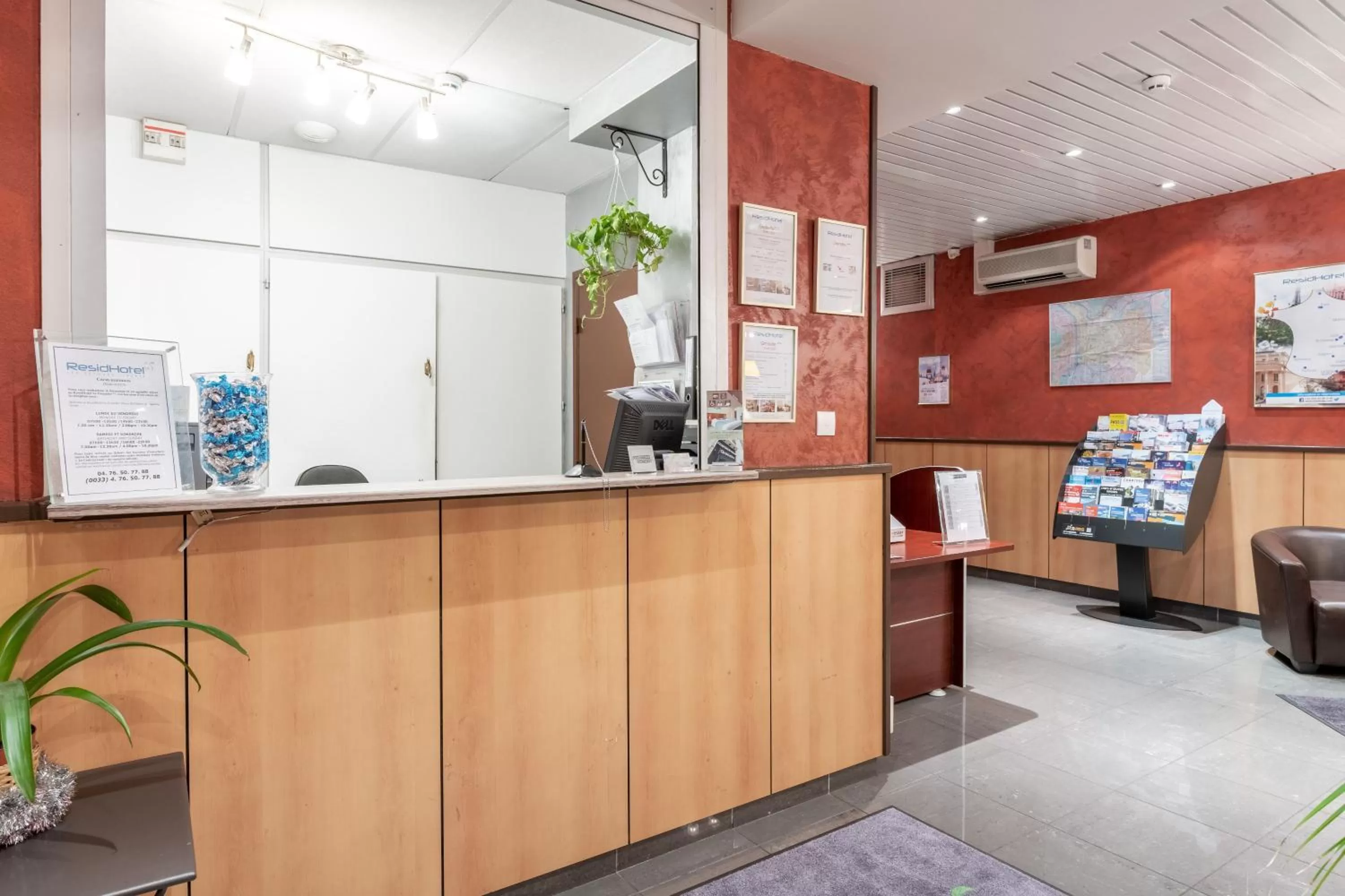 Lobby or reception in Residhotel Grenette