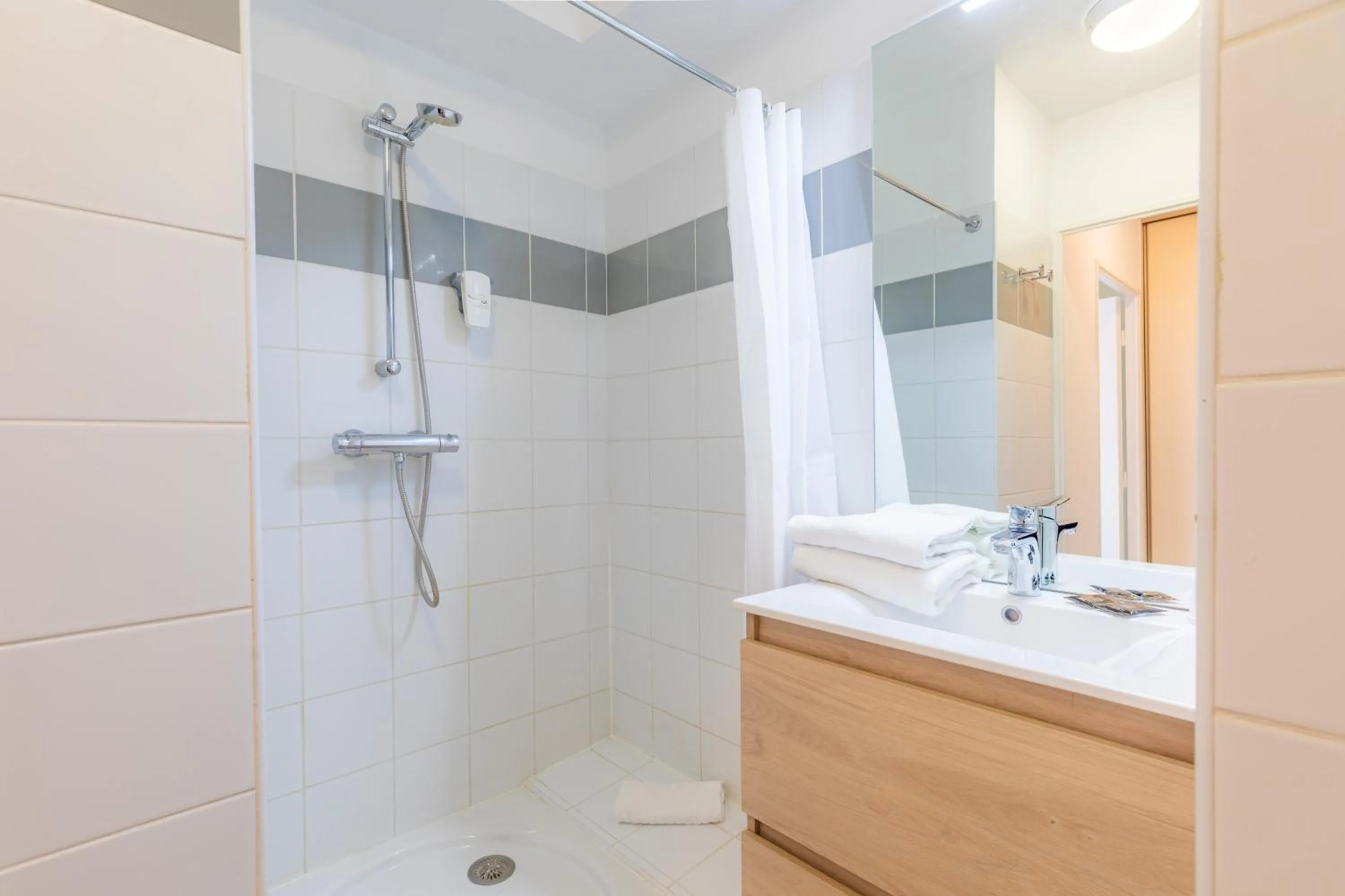 Shower in Appart'City Classic Bourg-en-Bresse