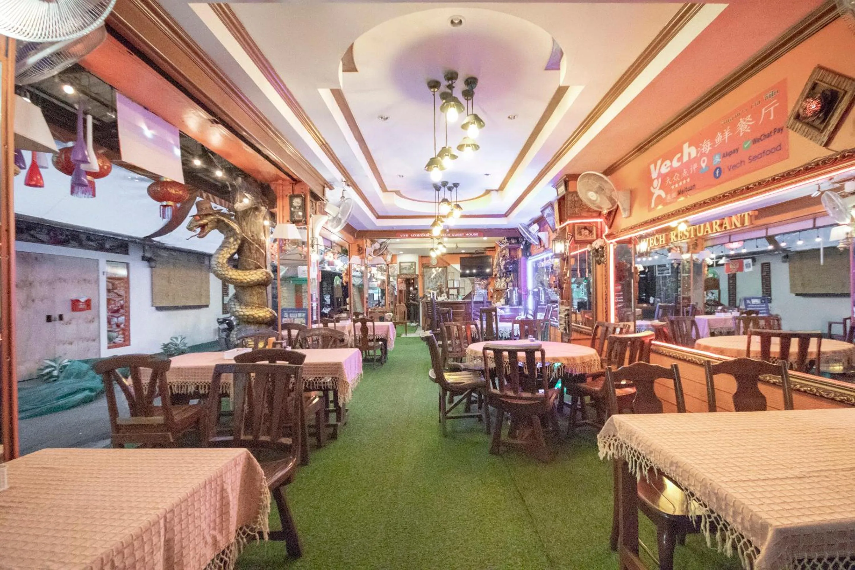 Restaurant/places to eat in Vech Guesthouse Patong