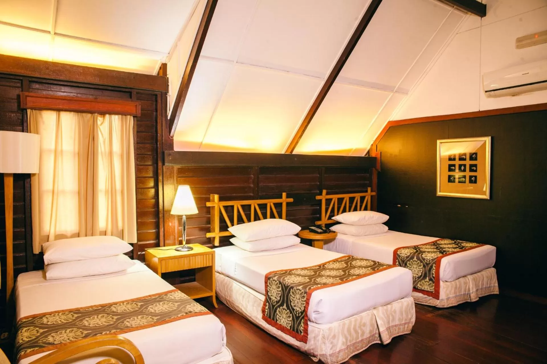 Photo of the whole room, Bed in Mutiara Taman Negara