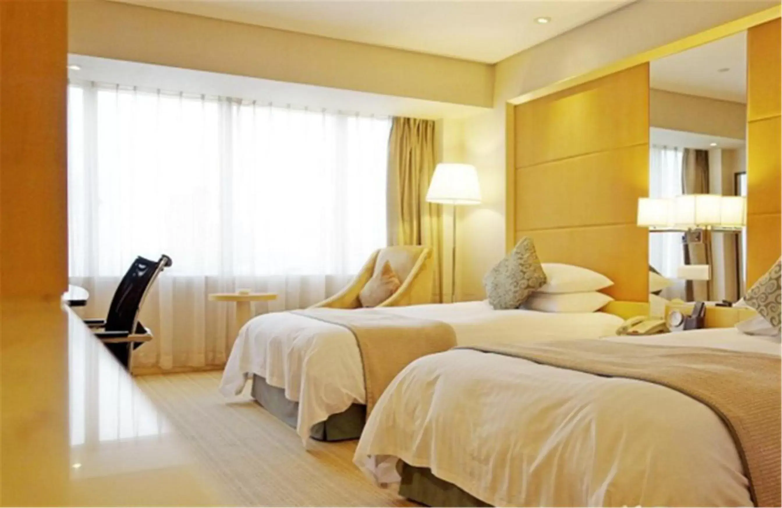 Deluxe Twin Room with City View in Jin Jiang Tower Deluxe Twin Room with City View in Jin Jiang Tower