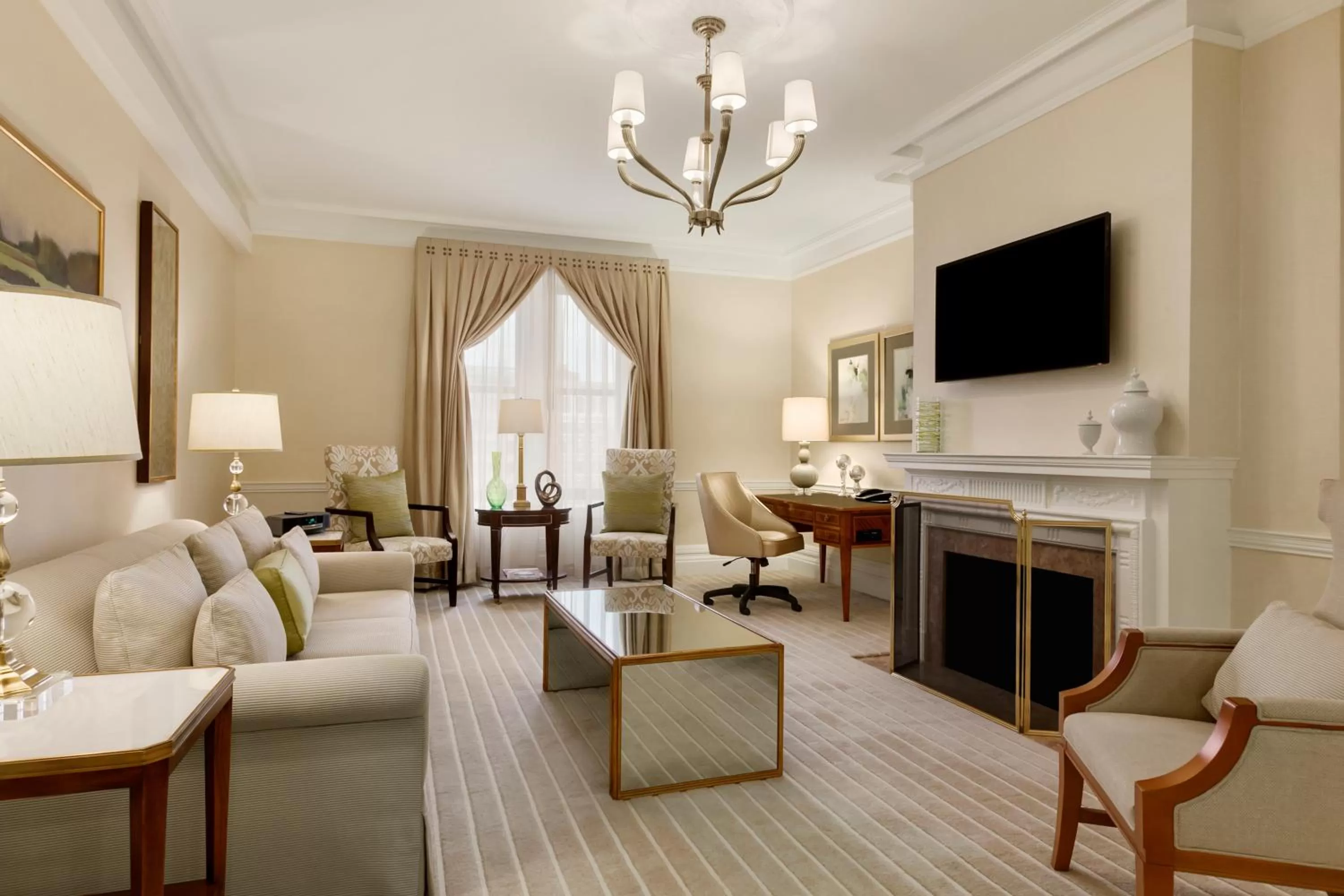 Living room in Fairmont Copley Plaza