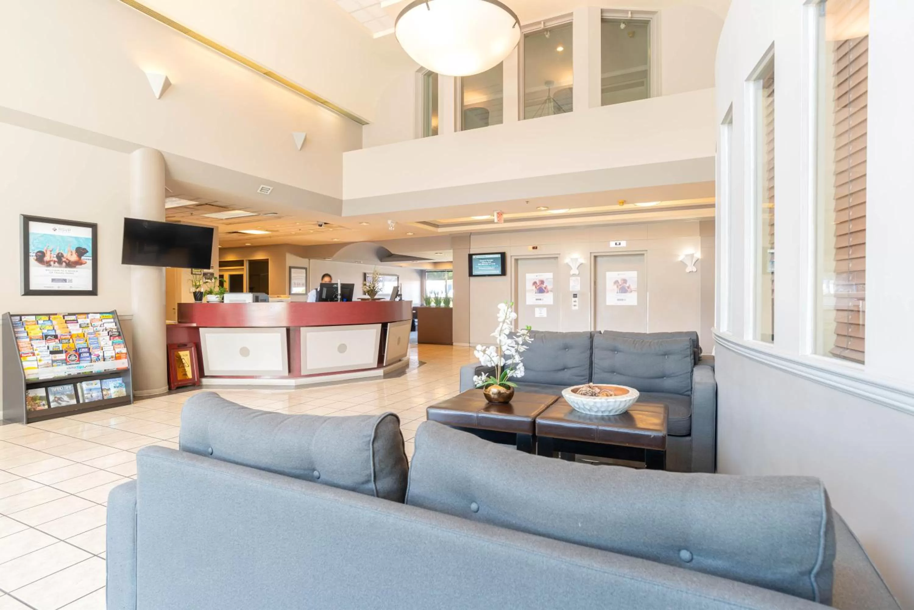 Facade/entrance in Sandman Hotel Victoria