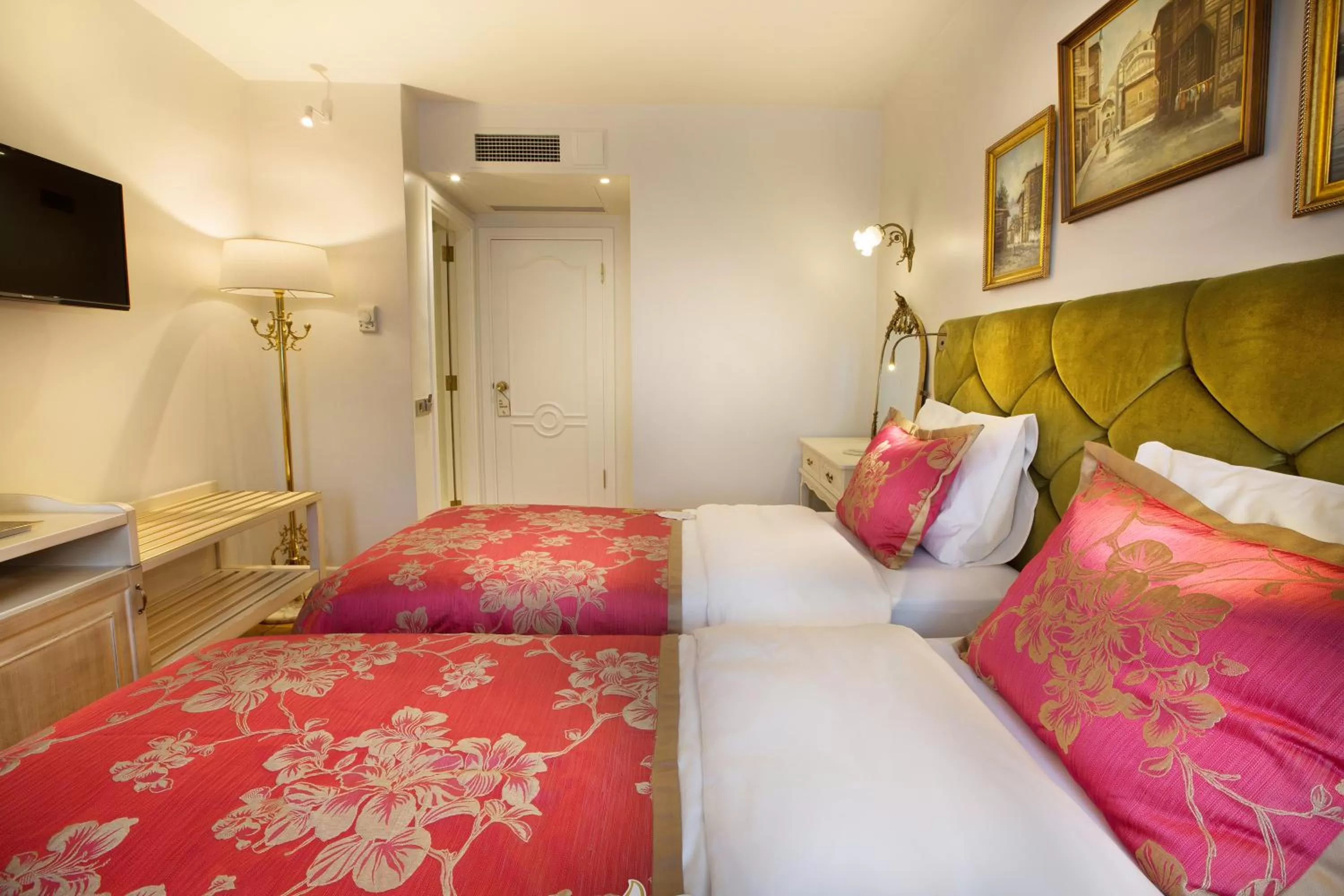 Bedroom, Bed in Valide Sultan Konagi