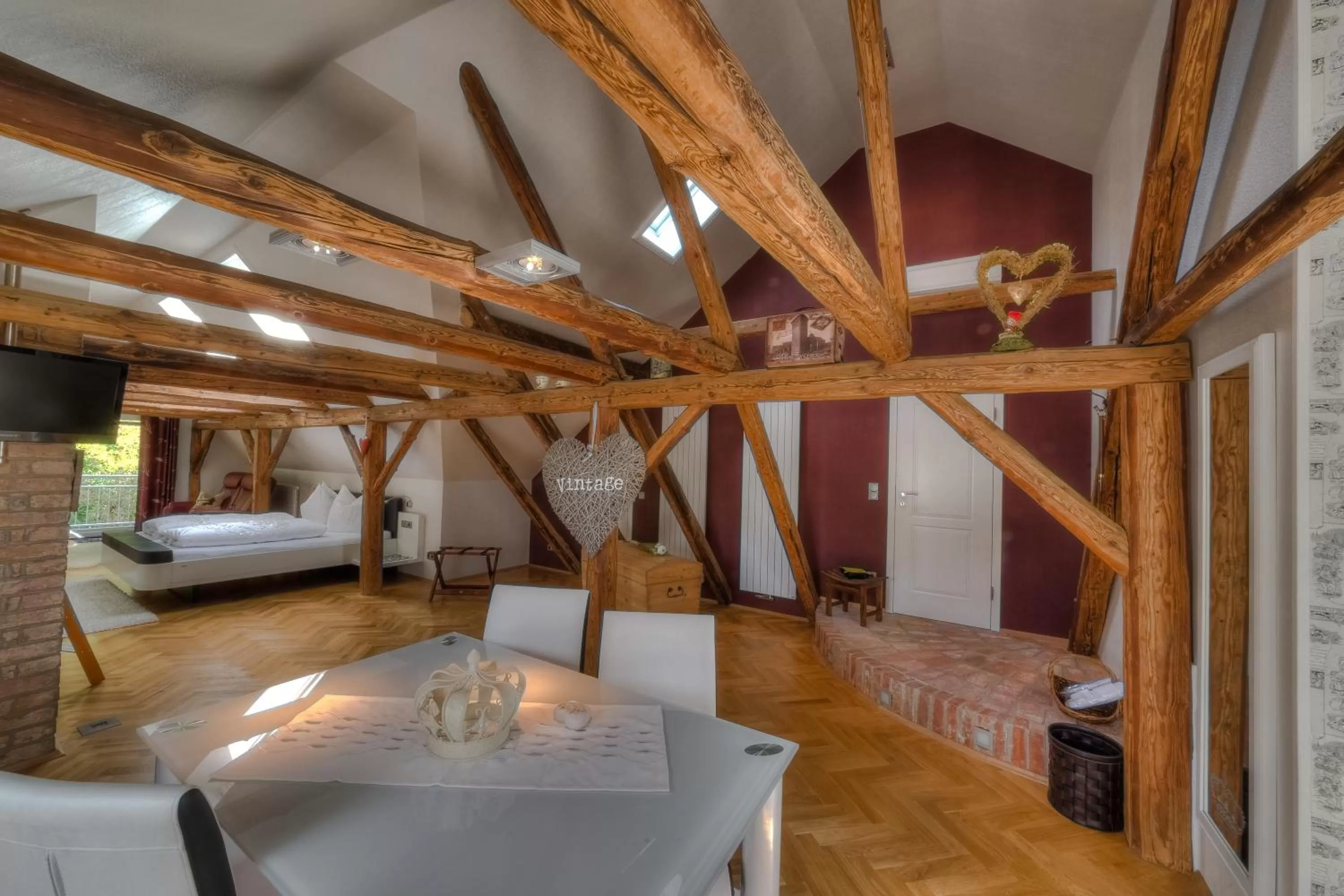 Photo of the whole room, Bed in Hotel - Pension & Gaststätte "Alter König"