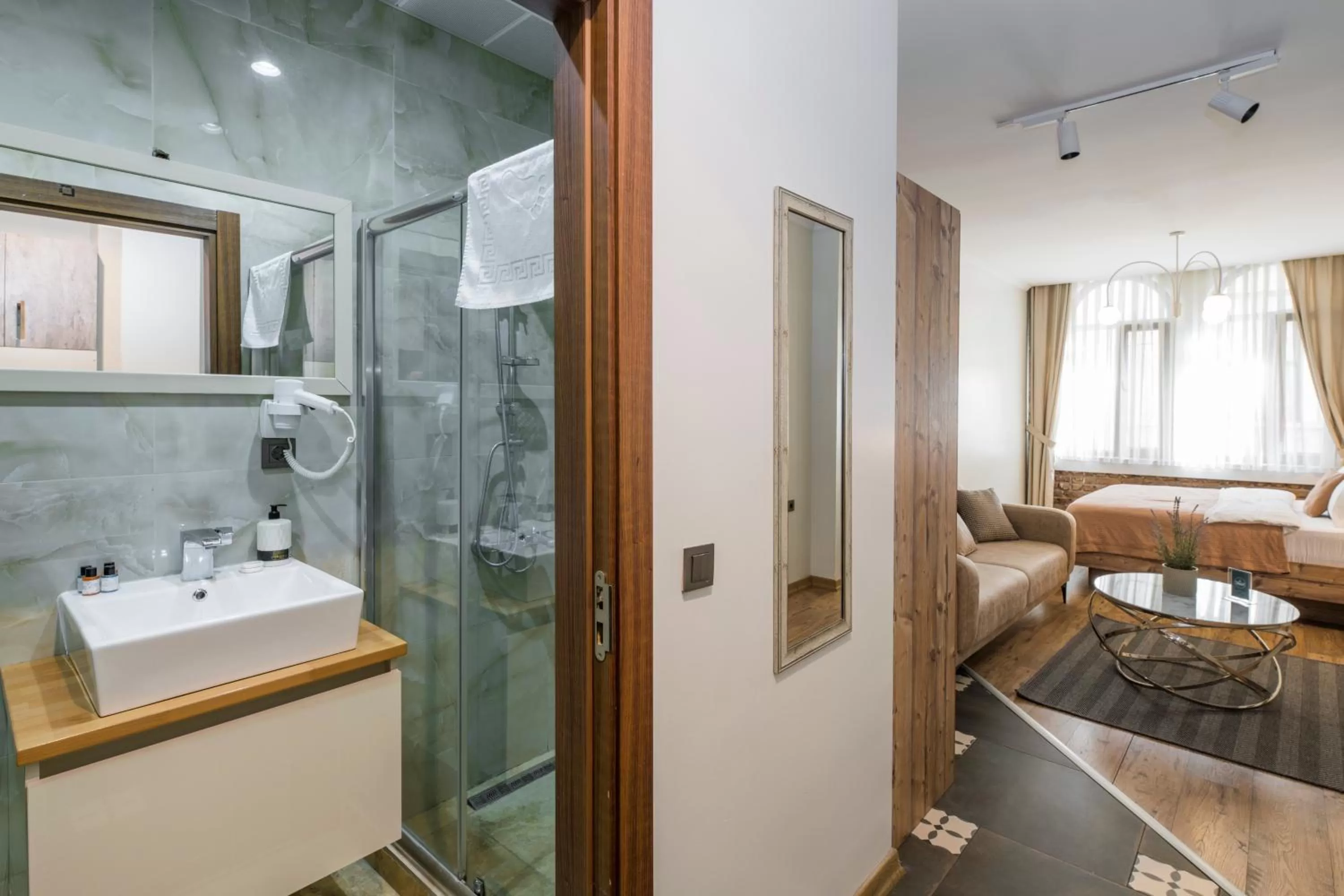 Shower in The Wilson Galata Hotel