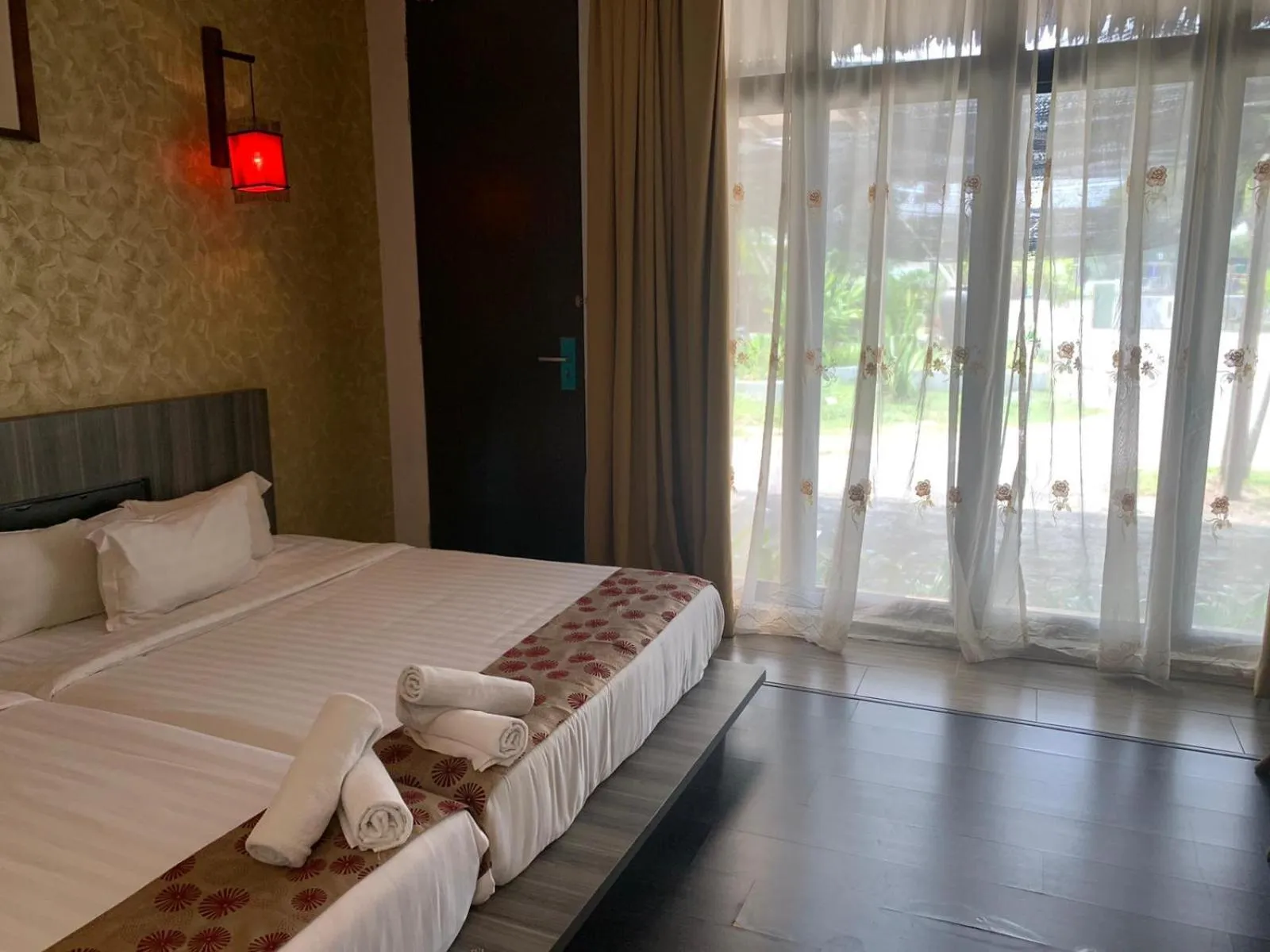 Garden view, Bed in I Garden Hotel