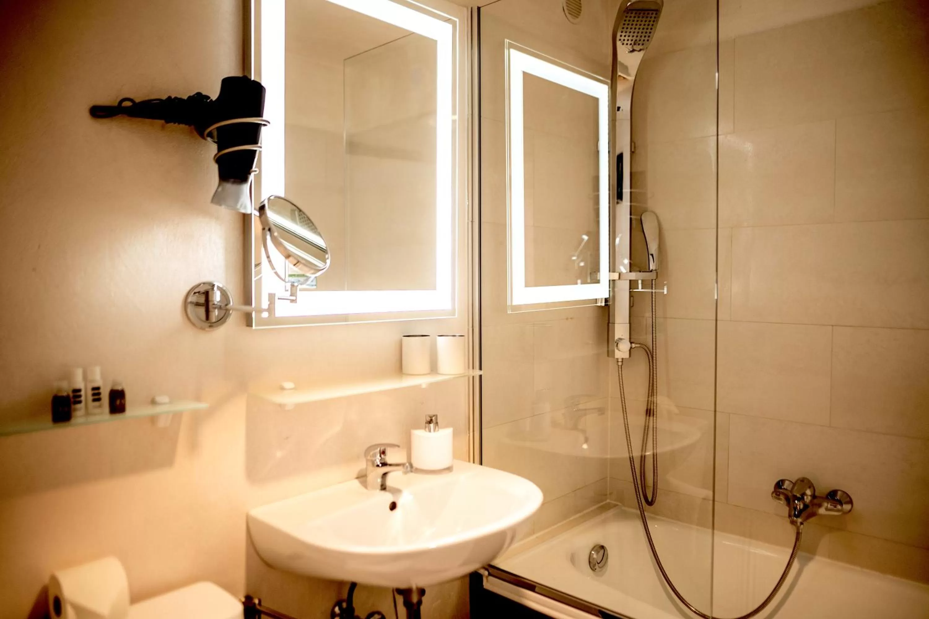 Bathroom in Das Hotel Stern 24h self-check-in