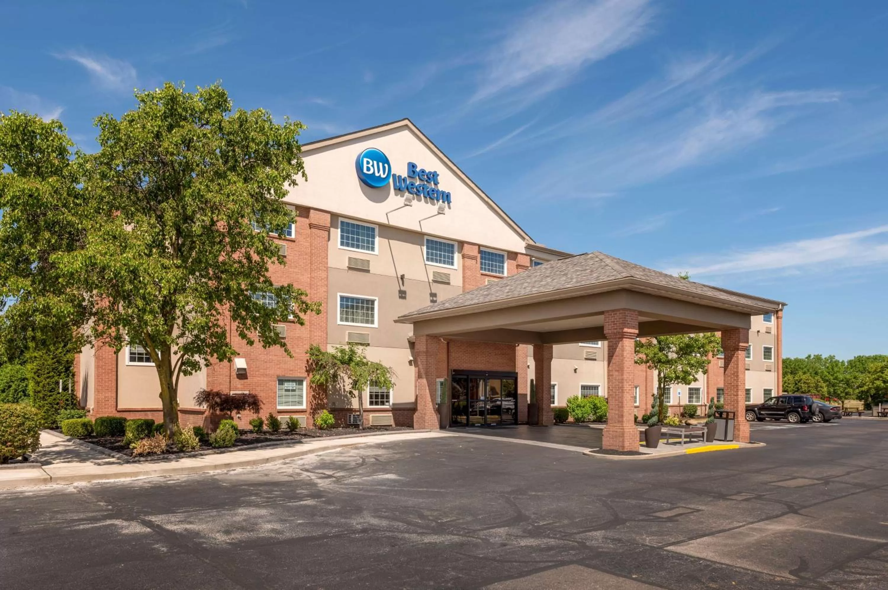 Property building in Best Western Hilliard Inn & Suites