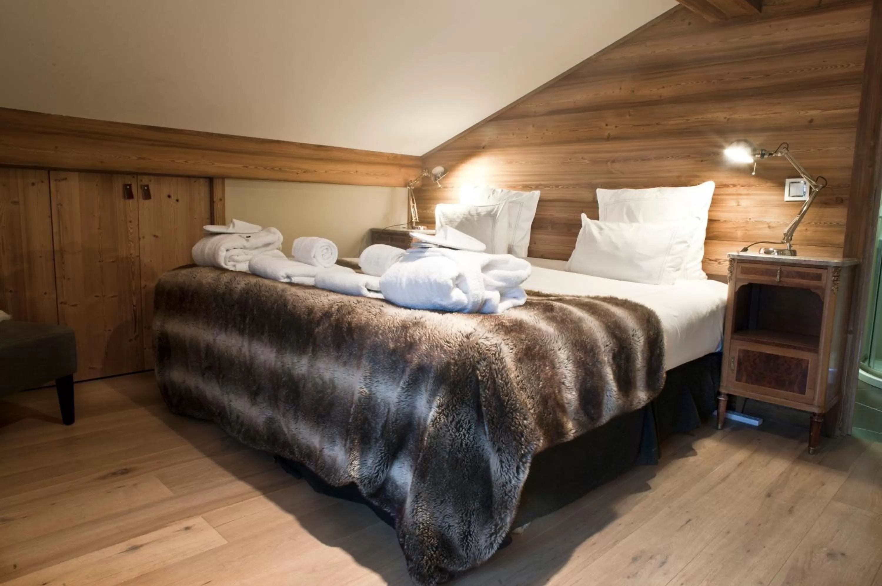 Bedroom, Bed in Chamois d'Or Hotel