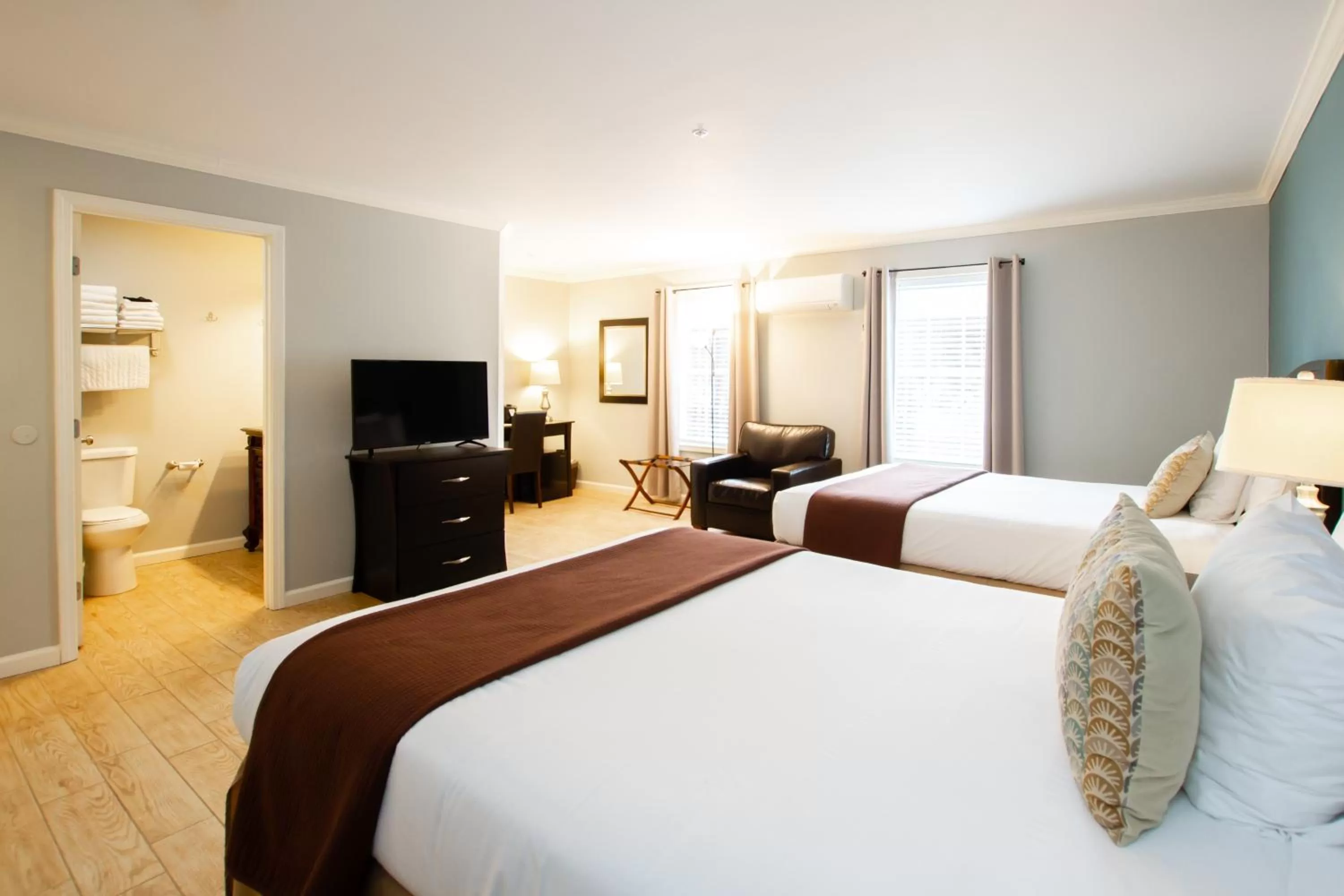 Bed in The Dahlonega Square Hotel