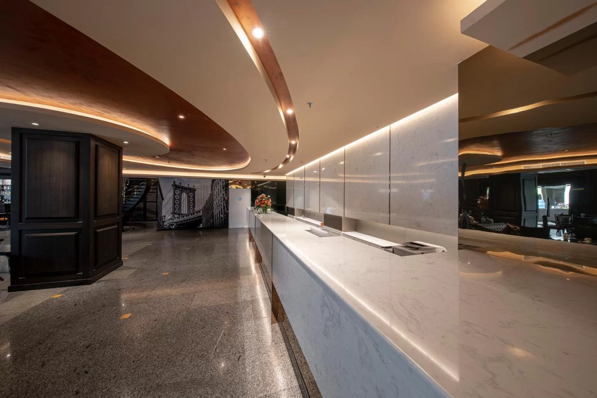 Lobby or reception in Manhattan Hotel Bangkok